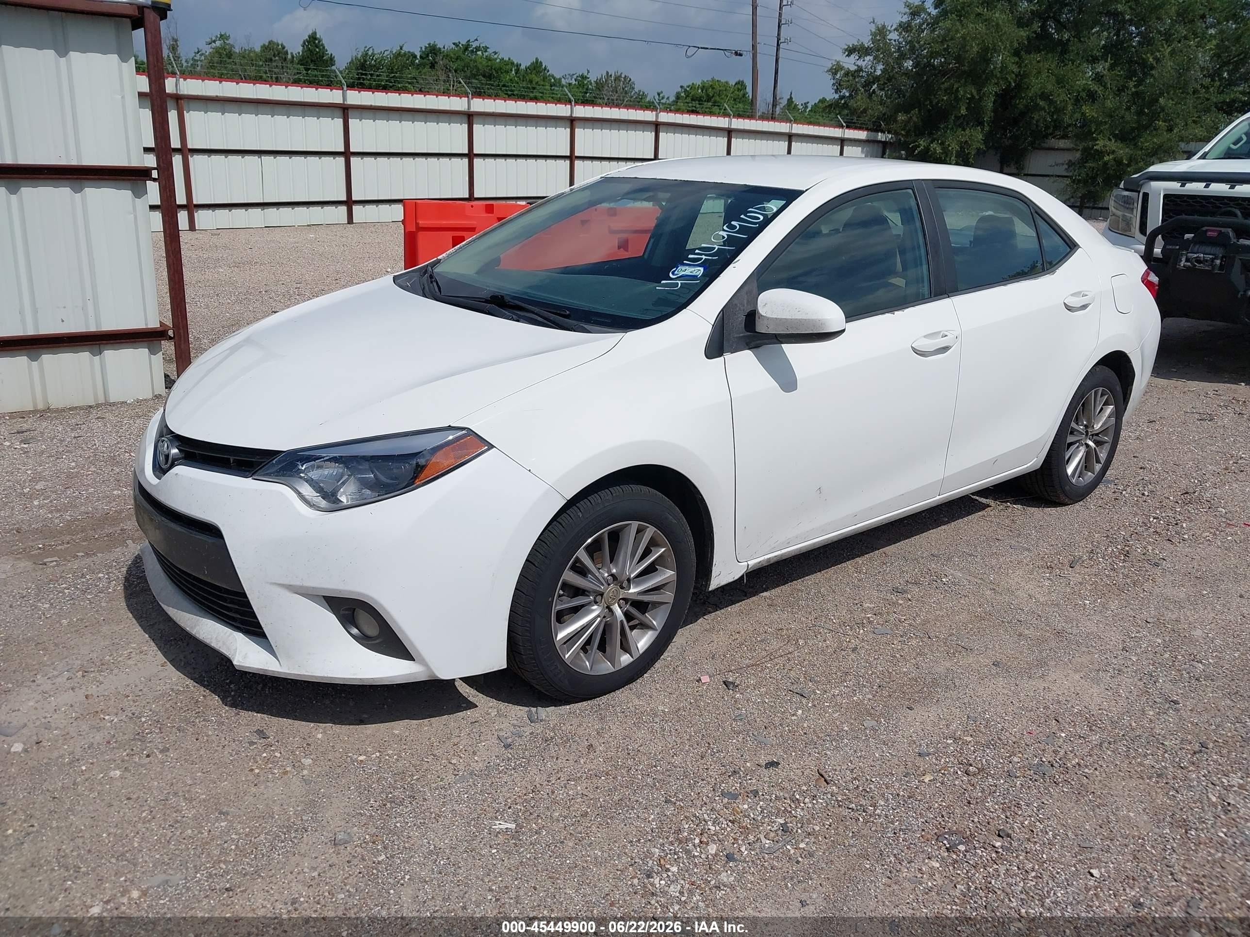2015 Toyota Corolla Le Plus White vin: 5YFBURHE5FP356329