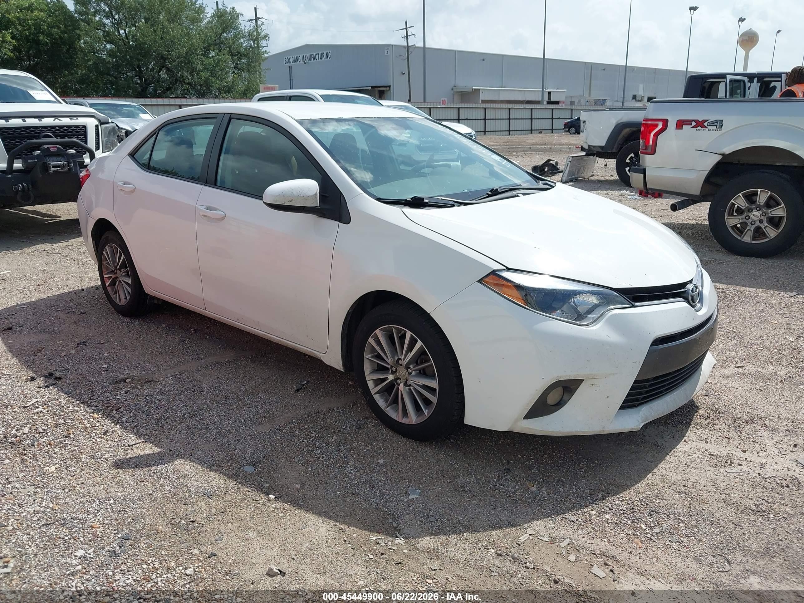 2015 Toyota Corolla Le Plus White vin: 5YFBURHE5FP356329