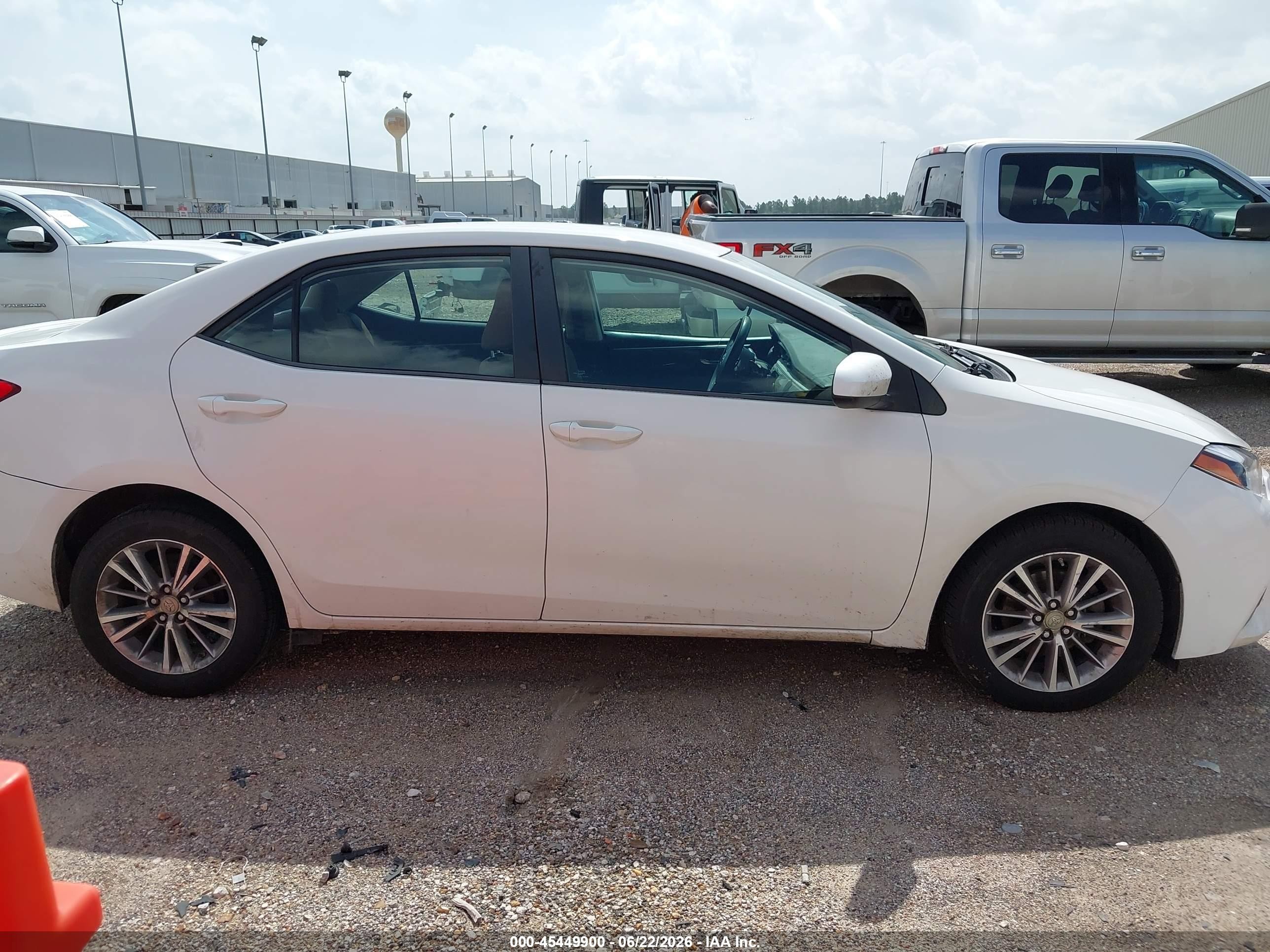 2015 Toyota Corolla Le Plus White vin: 5YFBURHE5FP356329