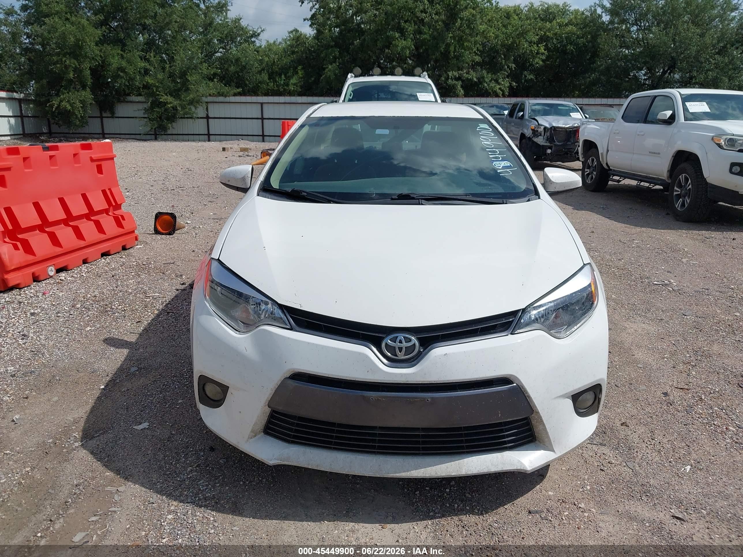 2015 Toyota Corolla Le Plus White vin: 5YFBURHE5FP356329