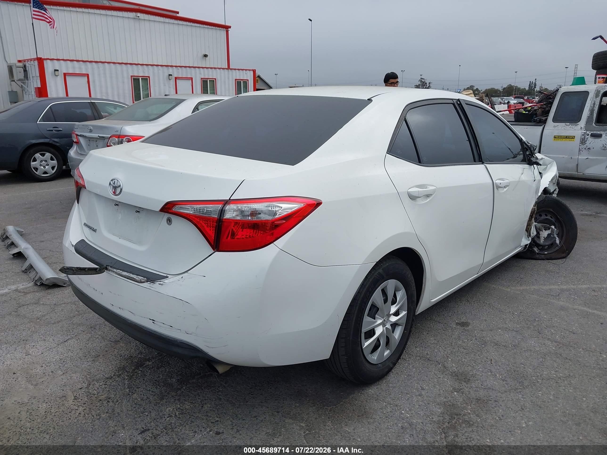 2015 Toyota Corolla L Белый vin: 5YFBURHE5FP364561