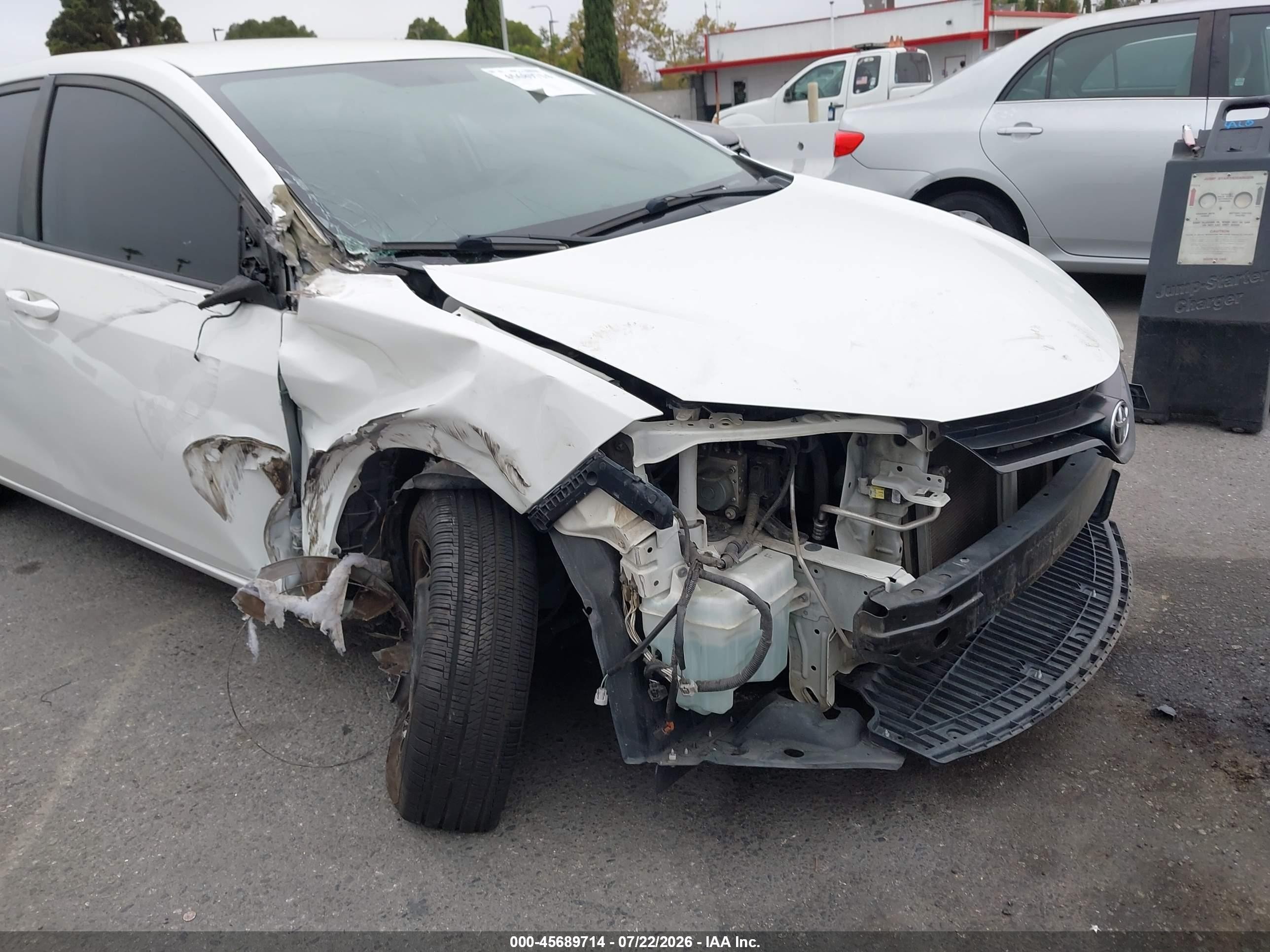 2015 Toyota Corolla L Белый vin: 5YFBURHE5FP364561