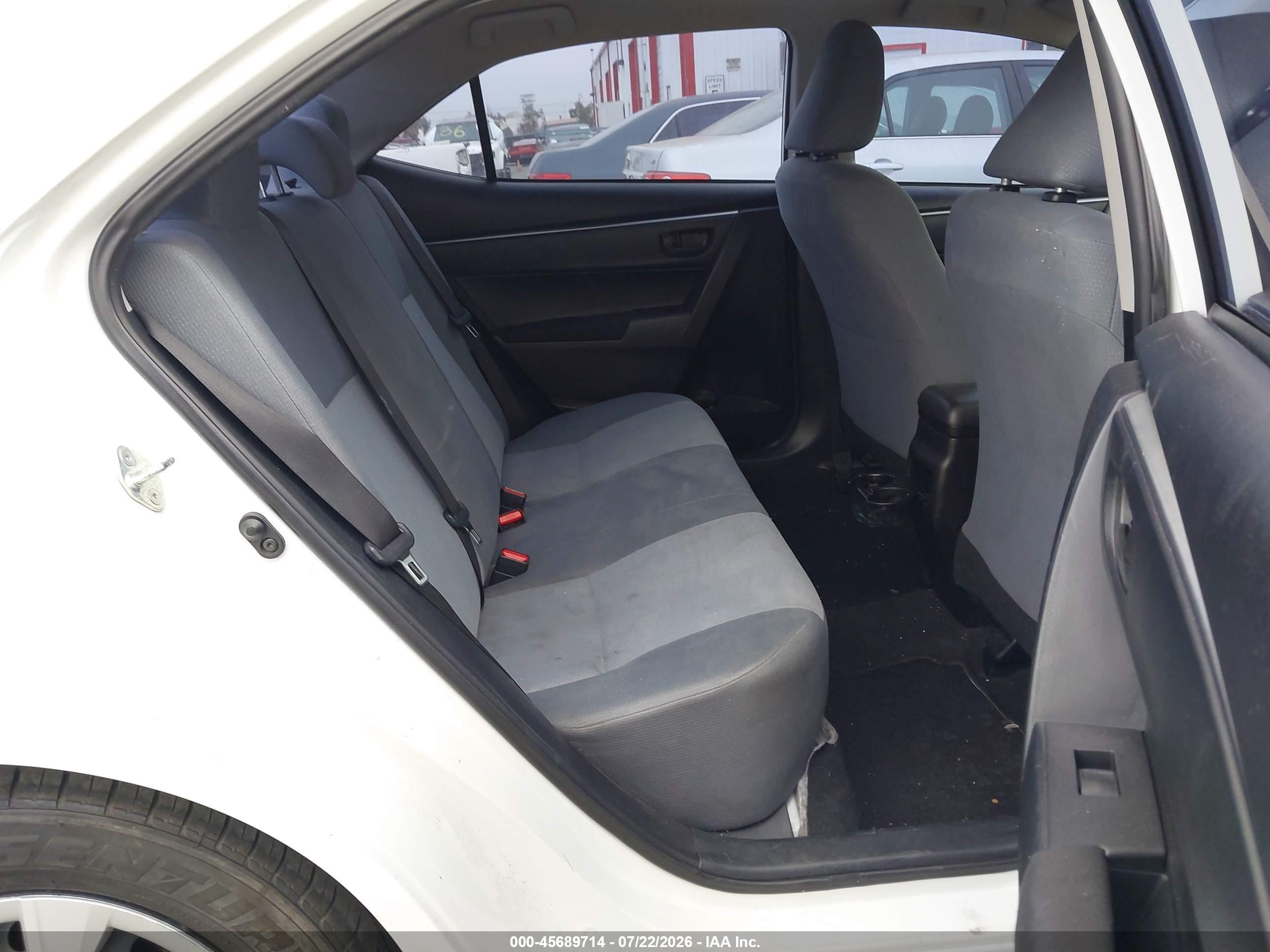 2015 Toyota Corolla L Белый vin: 5YFBURHE5FP364561