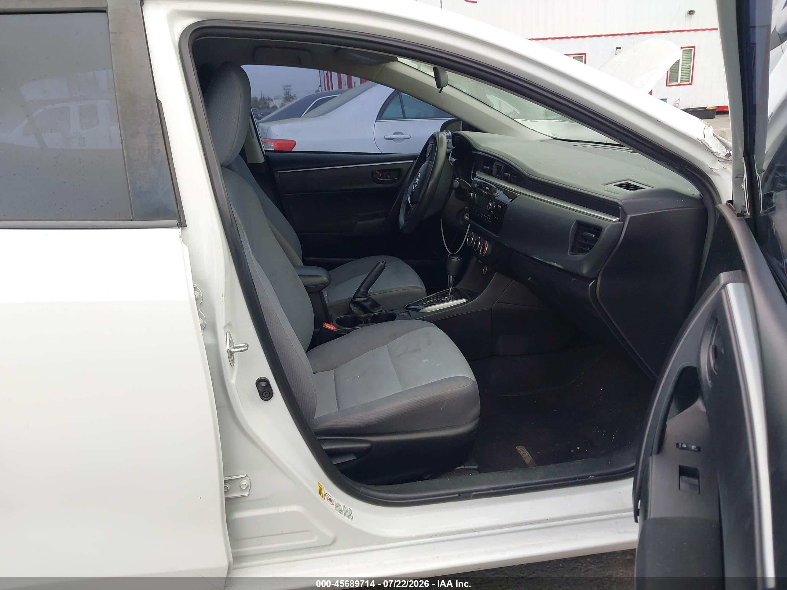 2015 Toyota Corolla L Белый vin: 5YFBURHE5FP364561