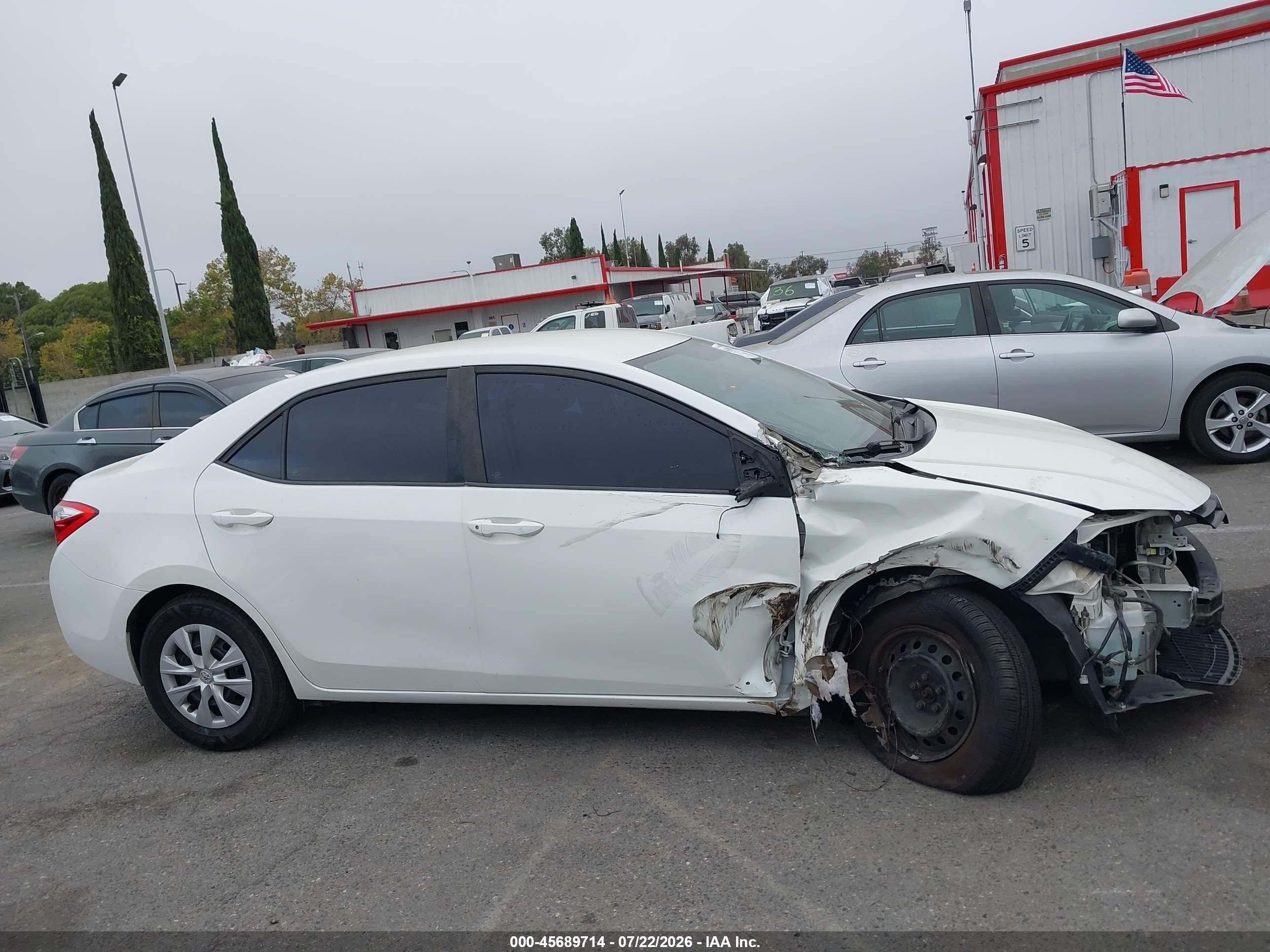 2015 Toyota Corolla L Белый vin: 5YFBURHE5FP364561