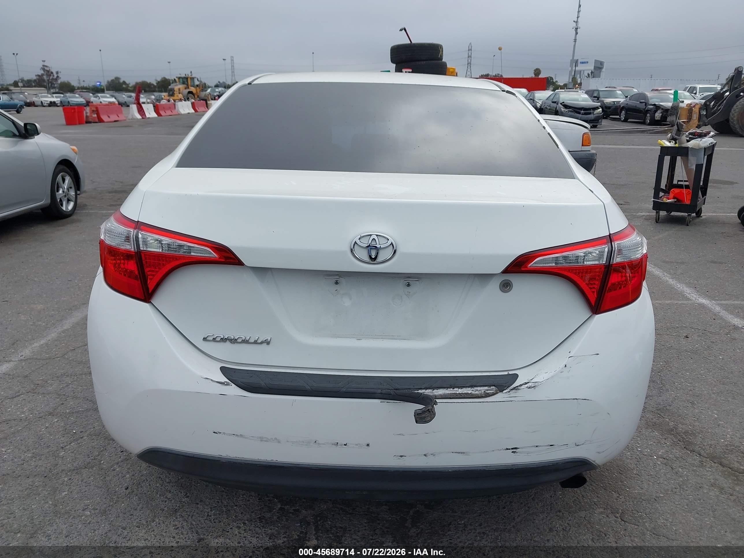 2015 Toyota Corolla L Белый vin: 5YFBURHE5FP364561