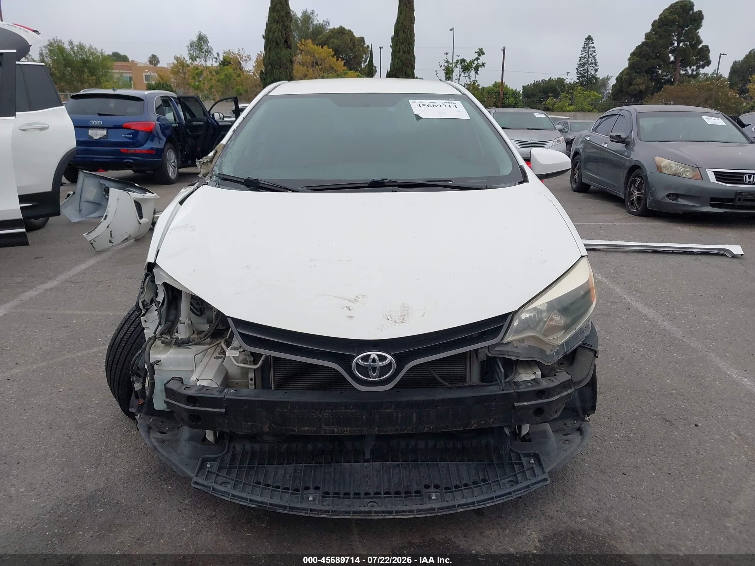 2015 Toyota Corolla L Белый vin: 5YFBURHE5FP364561