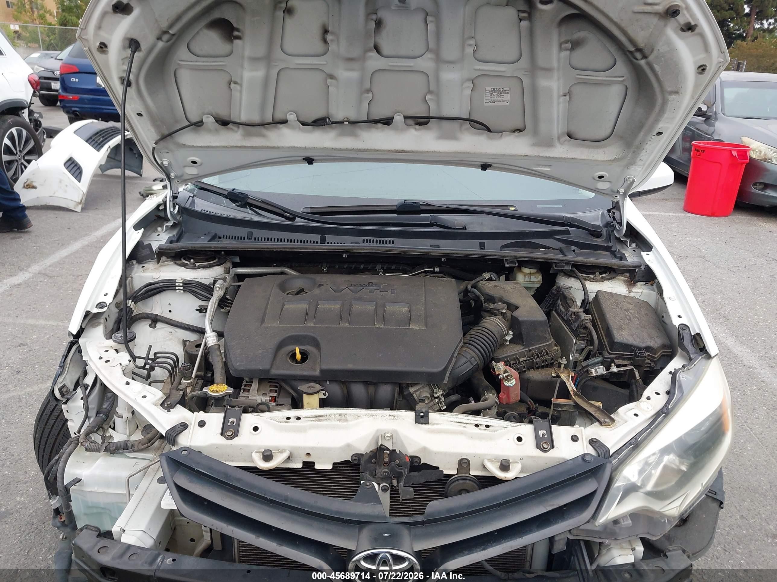 2015 Toyota Corolla L Белый vin: 5YFBURHE5FP364561
