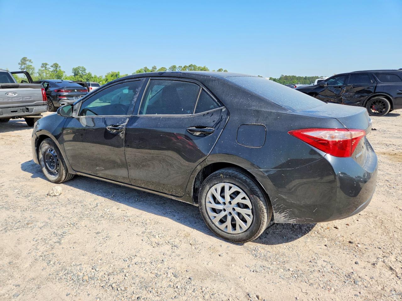 2018 Toyota Corolla Le Black vin: 5YFBURHE5JP762166
