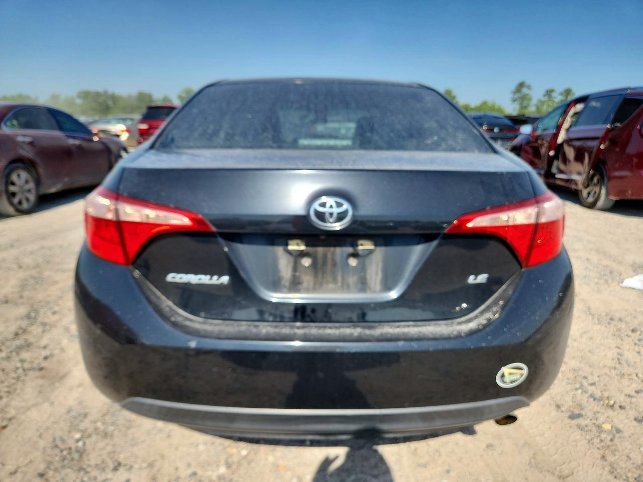2018 Toyota Corolla Le Black vin: 5YFBURHE5JP762166