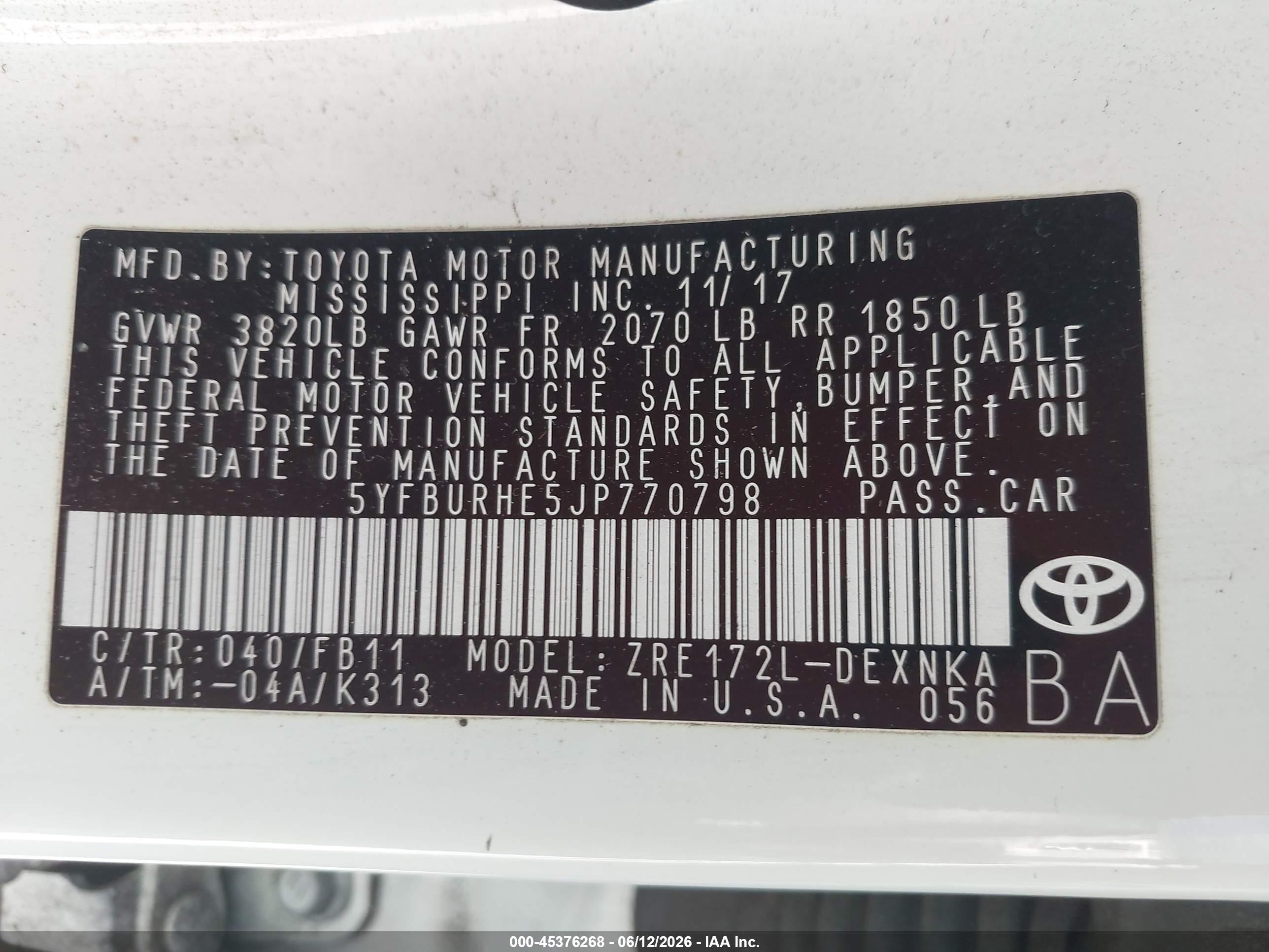 2018 Toyota Corolla Le White vin: 5YFBURHE5JP770798