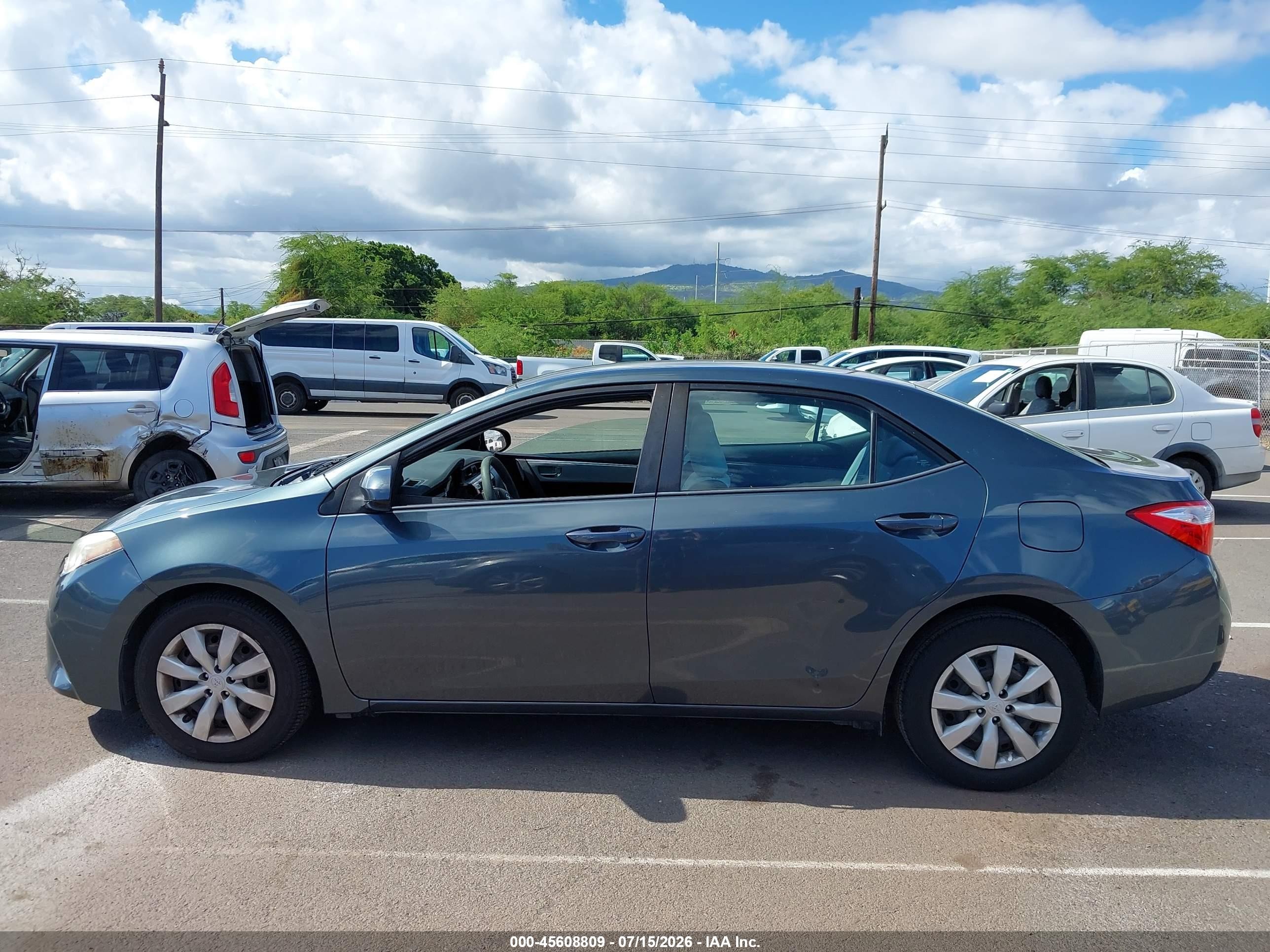 2014 Toyota Corolla Le/le Plus/le Premium Blue vin: 5YFBURHE6EP009221
