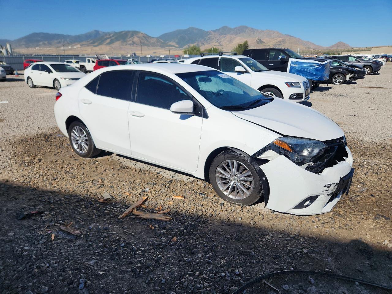 2014 Toyota Corolla Le Plus White vin: 5YFBURHE6EP015178