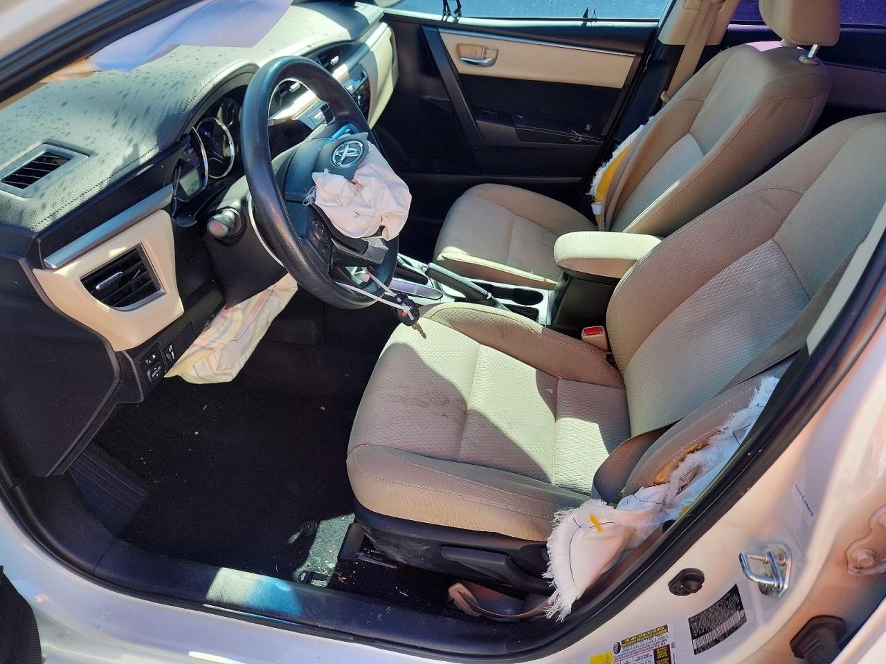 2014 Toyota Corolla Le Plus White vin: 5YFBURHE6EP015178