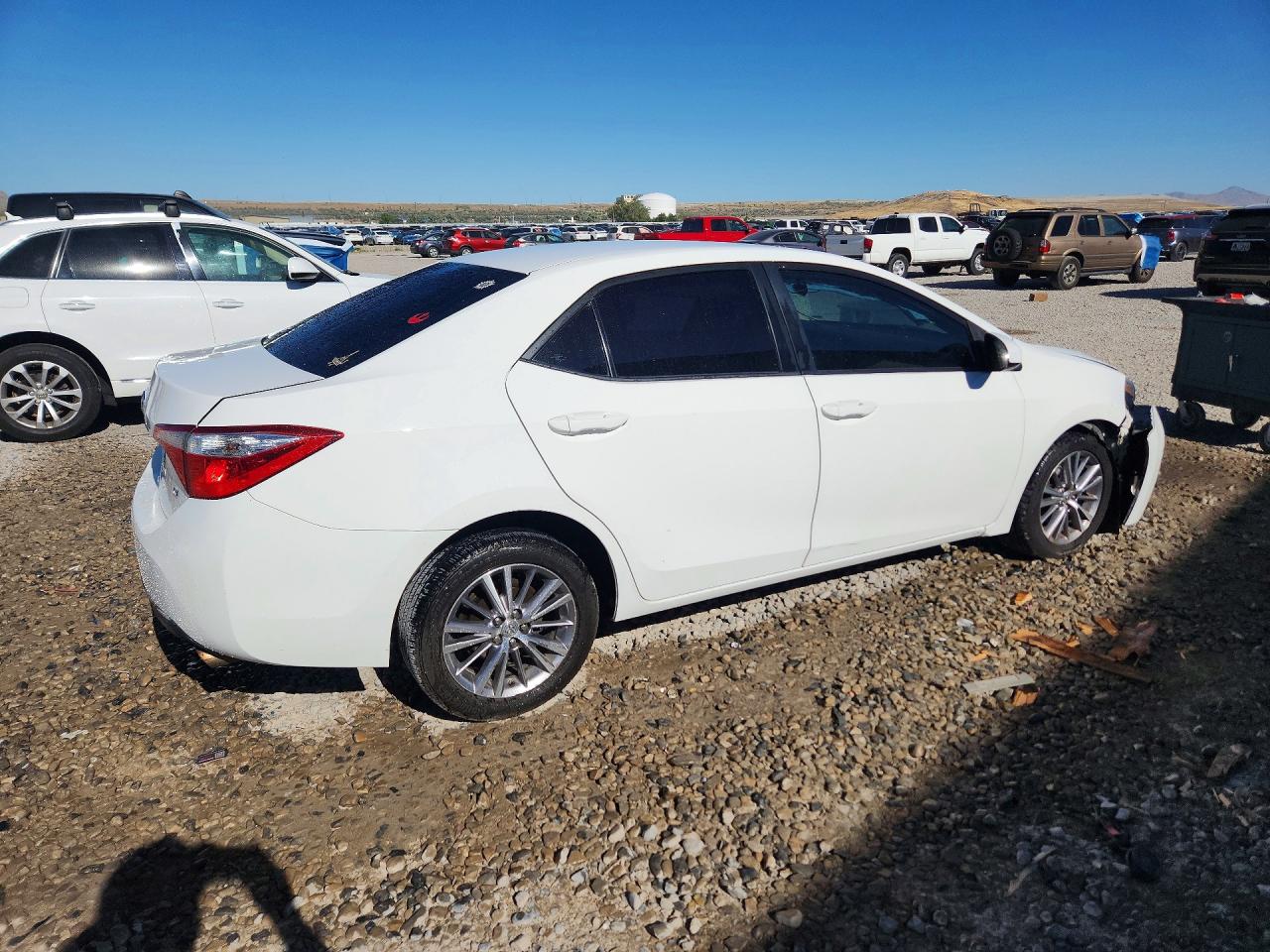 2014 Toyota Corolla Le Plus White vin: 5YFBURHE6EP015178