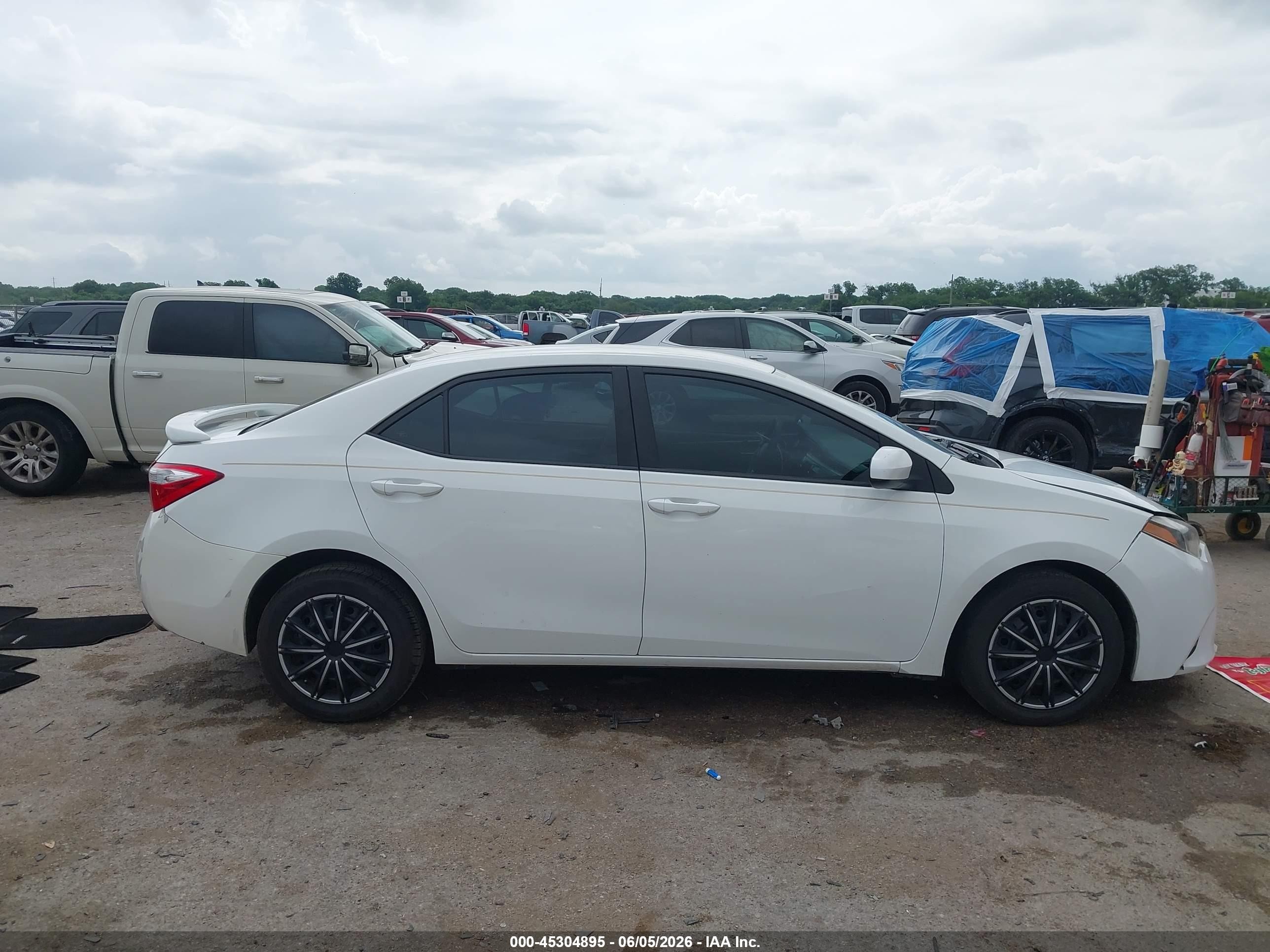2014 Toyota Corolla Le White vin: 5YFBURHE6EP016282