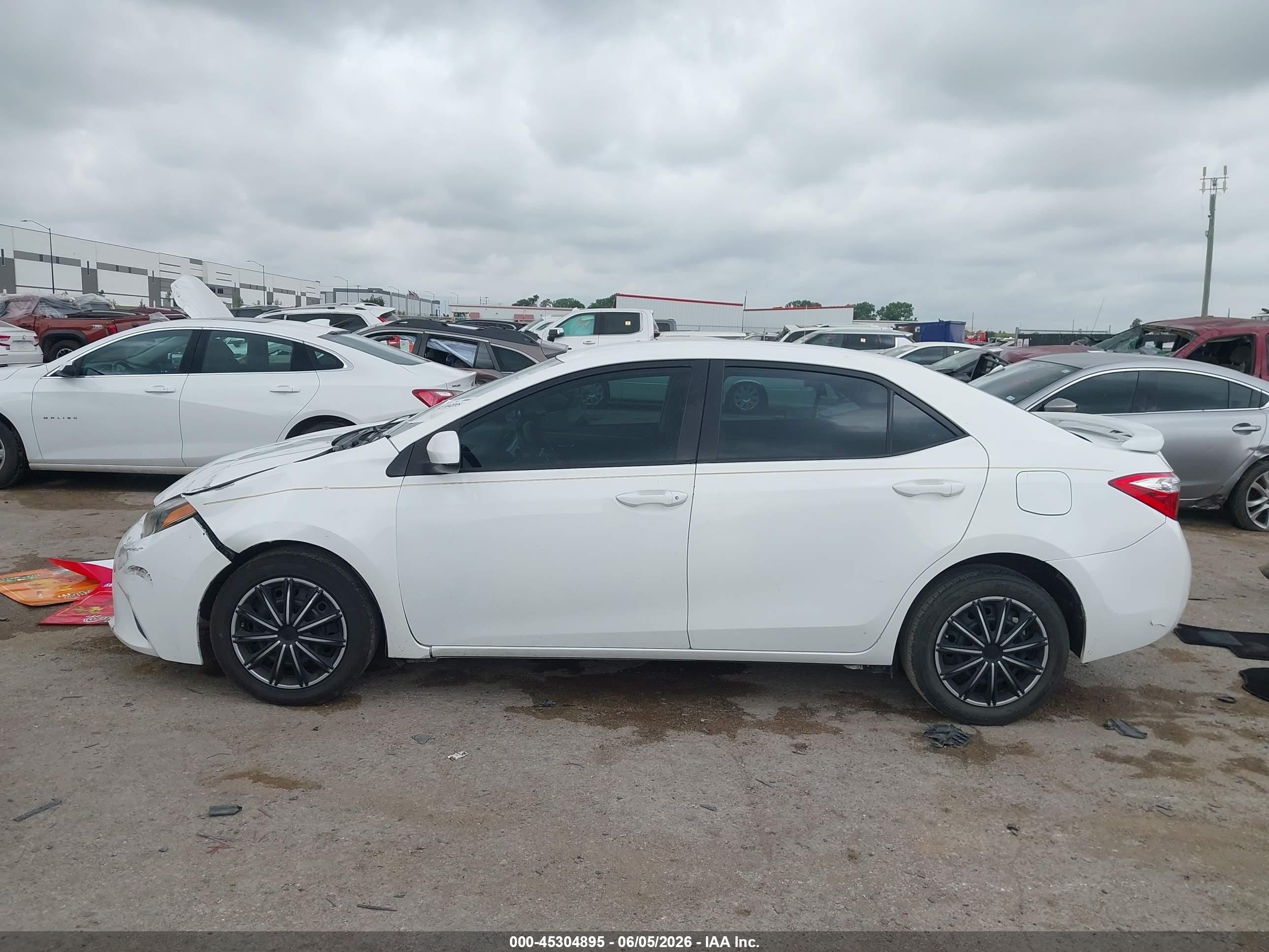2014 Toyota Corolla Le White vin: 5YFBURHE6EP016282