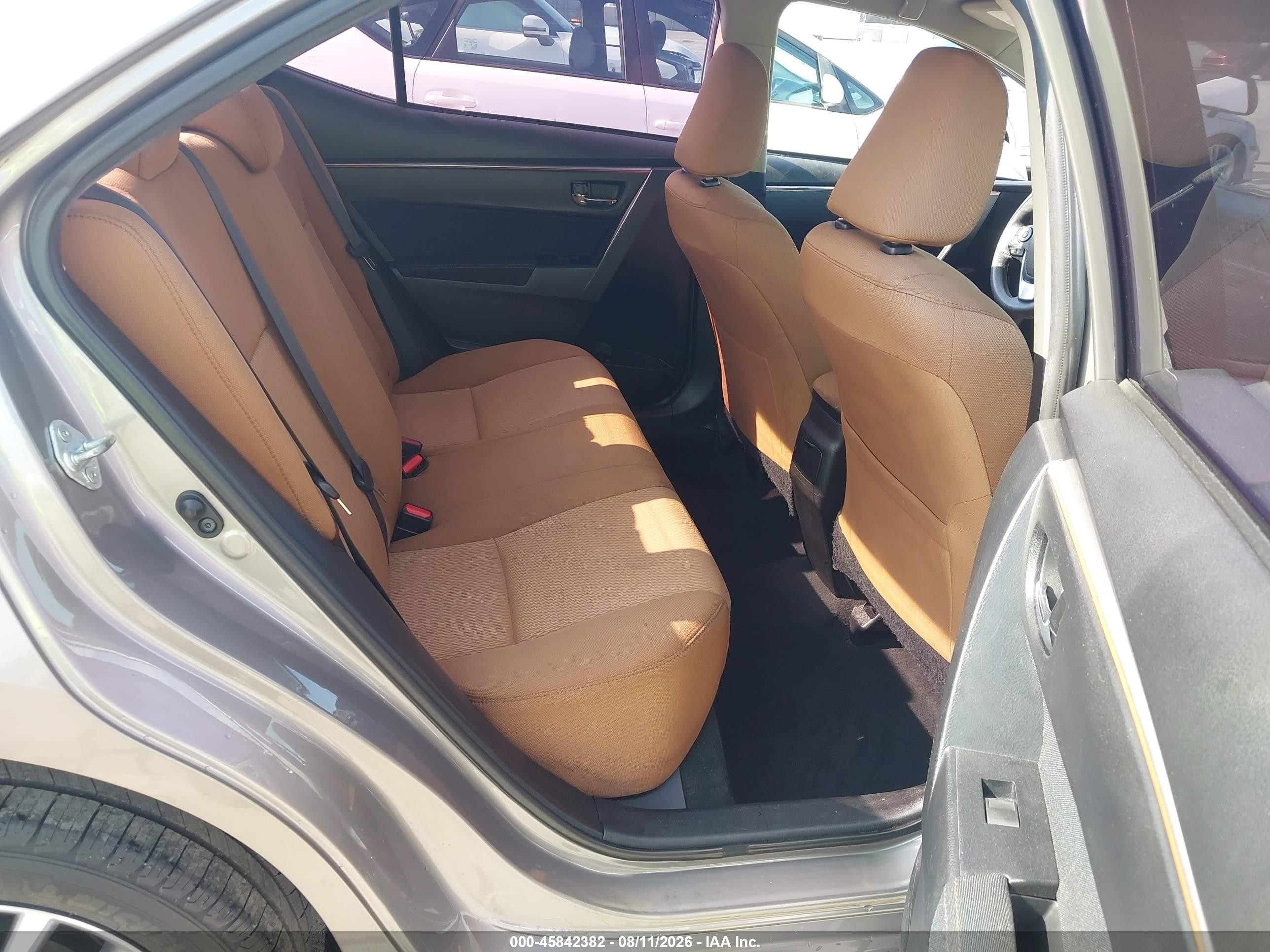2014 Toyota Corolla Le Plus Silver vin: 5YFBURHE6EP057415