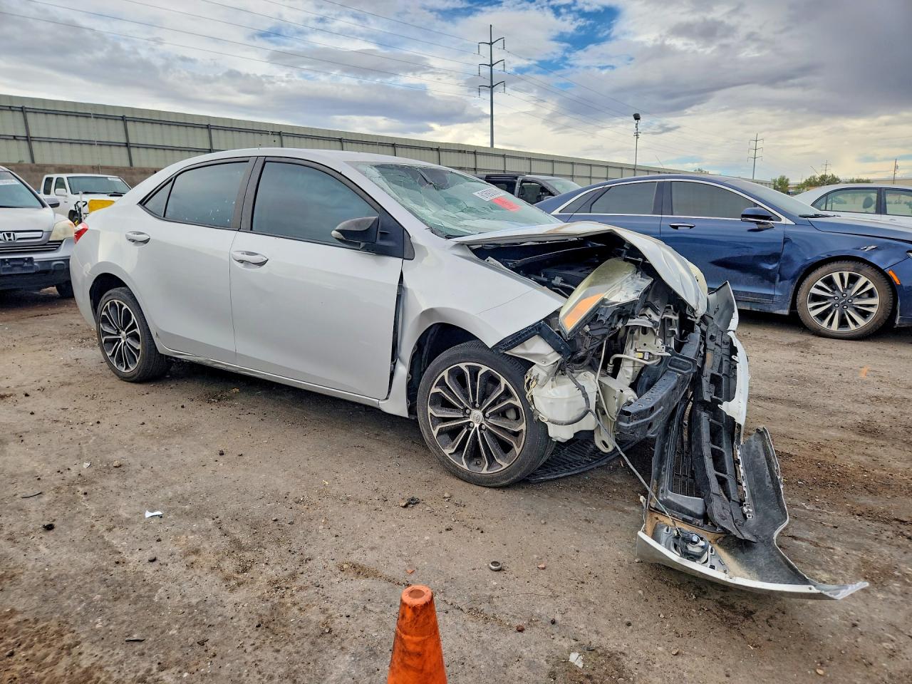 2014 Toyota Corolla S Plus Silver vin: 5YFBURHE6EP087580