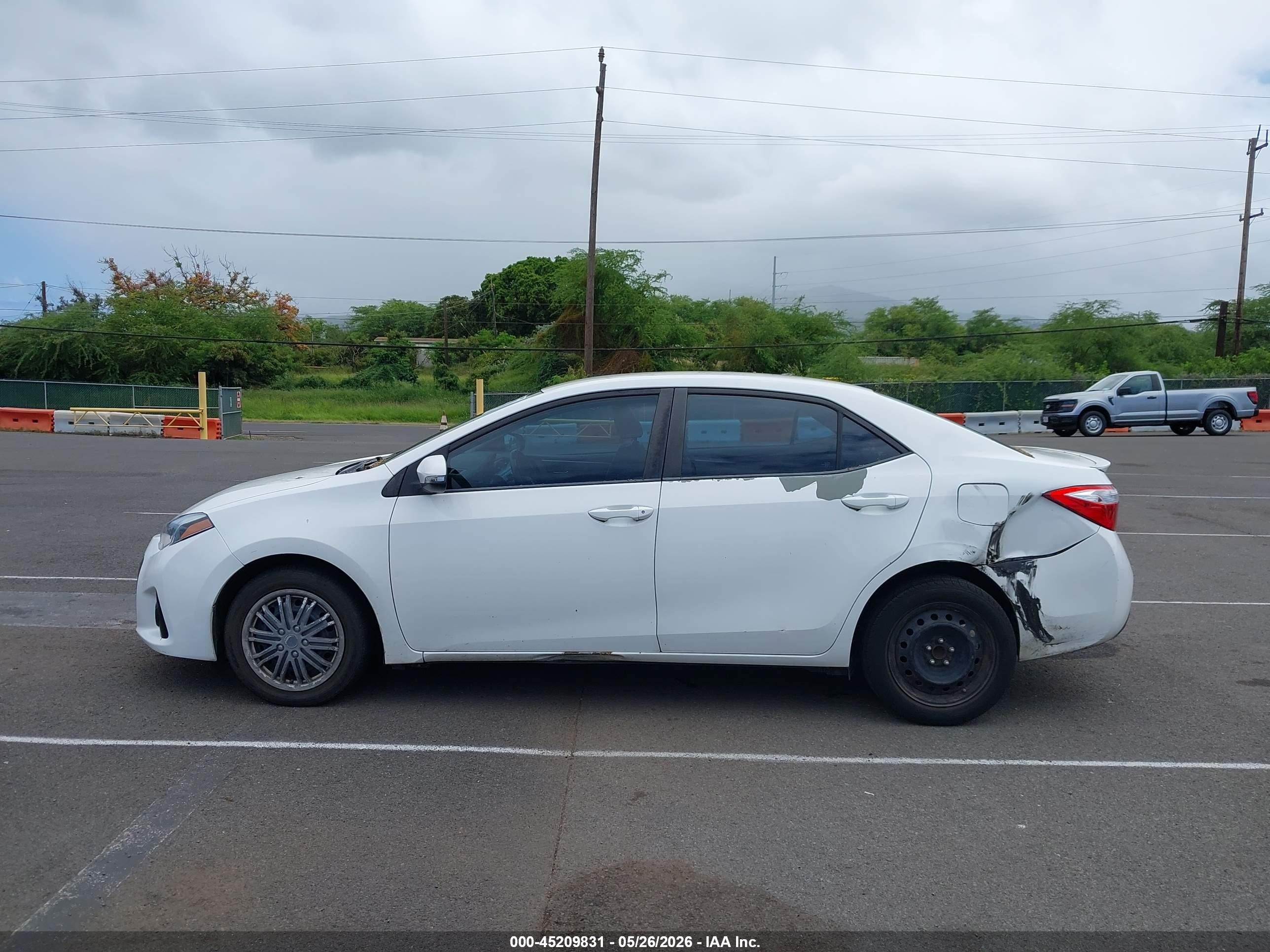 2014 Toyota Corolla S/s Plus/s Premium White vin: 5YFBURHE6EP122005