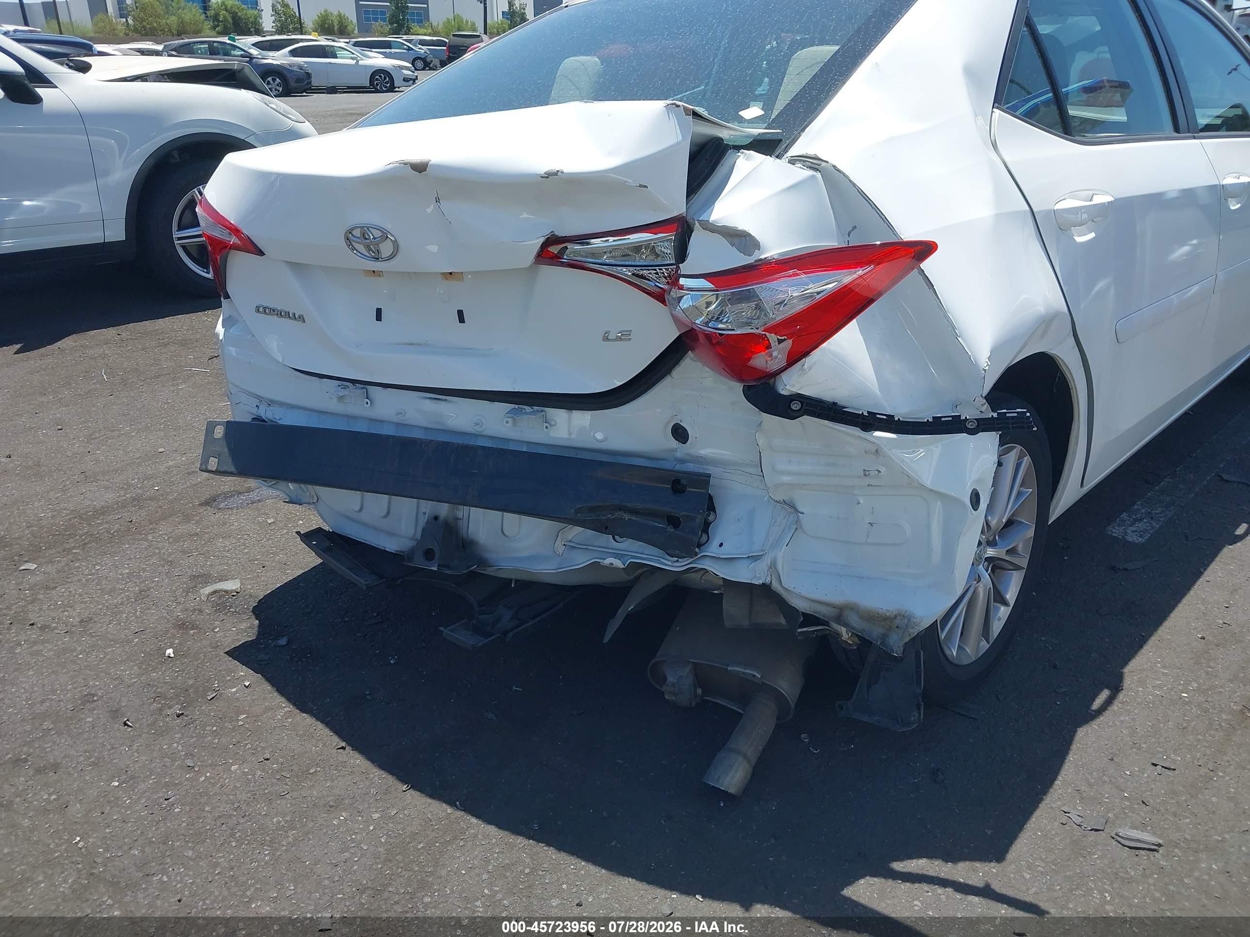2015 Toyota Corolla Le Plus White vin: 5YFBURHE6FP180424