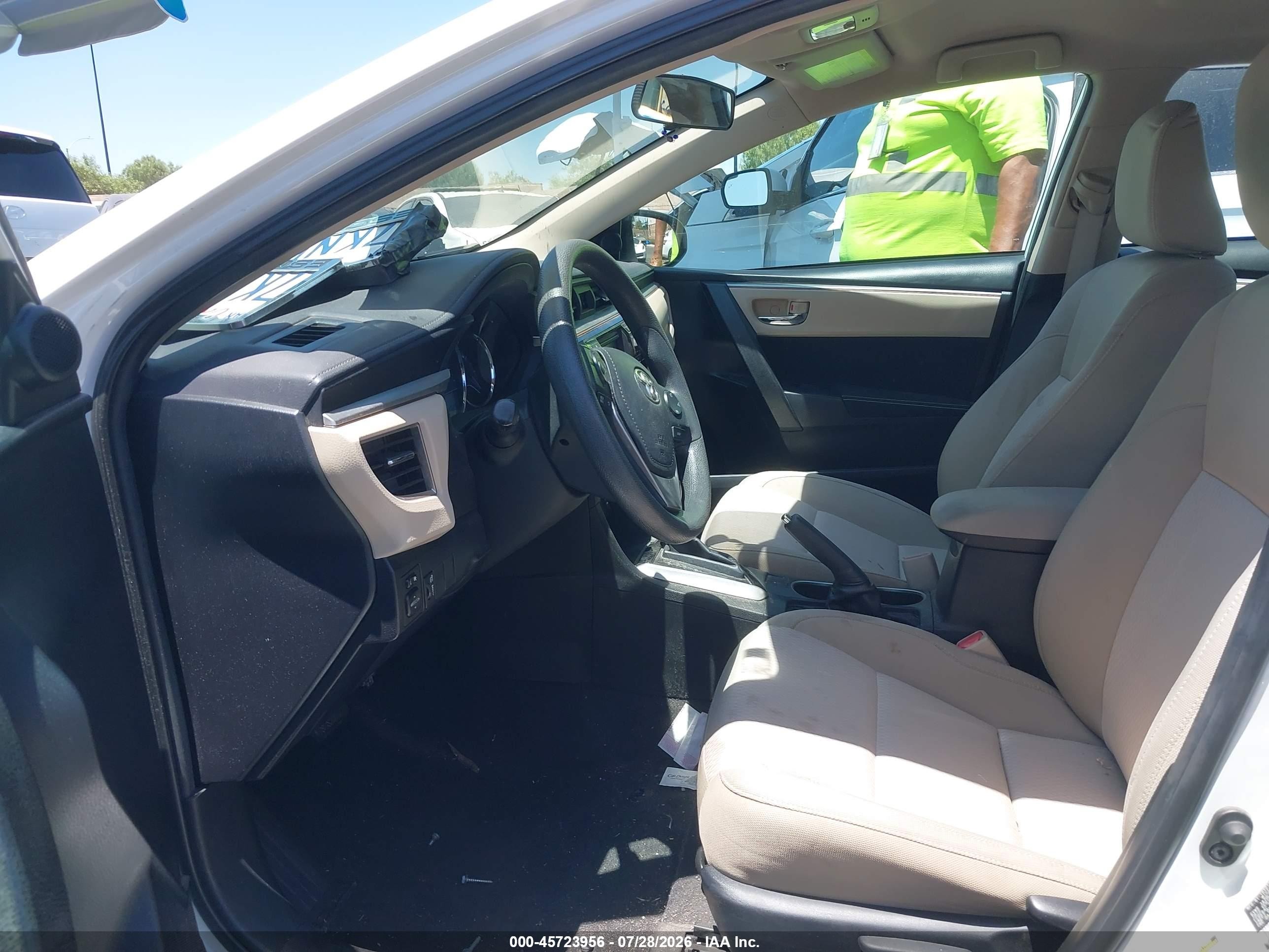 2015 Toyota Corolla Le Plus White vin: 5YFBURHE6FP180424