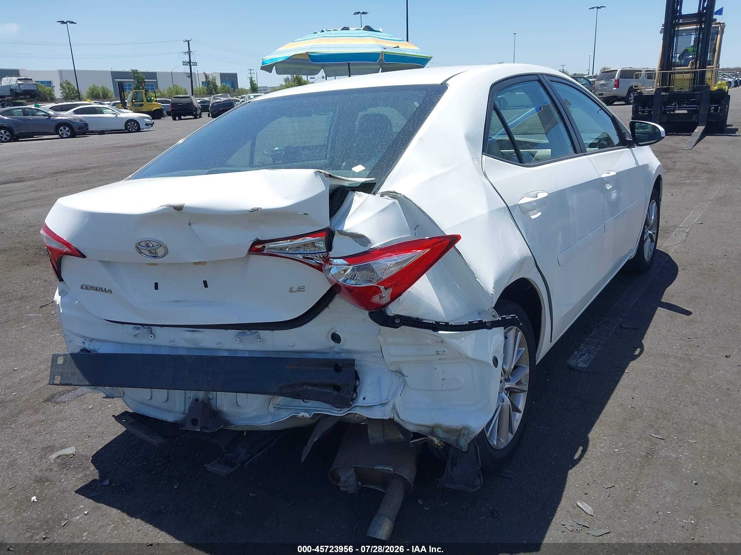 2015 Toyota Corolla Le Plus White vin: 5YFBURHE6FP180424