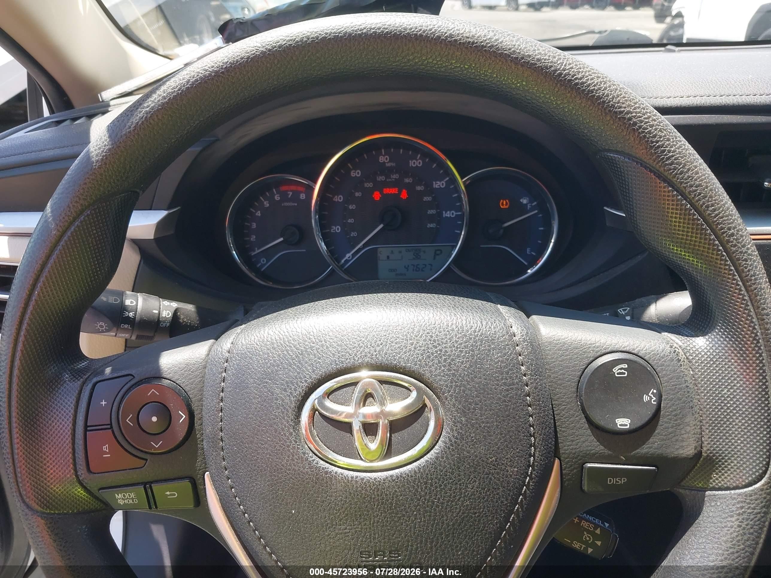 2015 Toyota Corolla Le Plus White vin: 5YFBURHE6FP180424