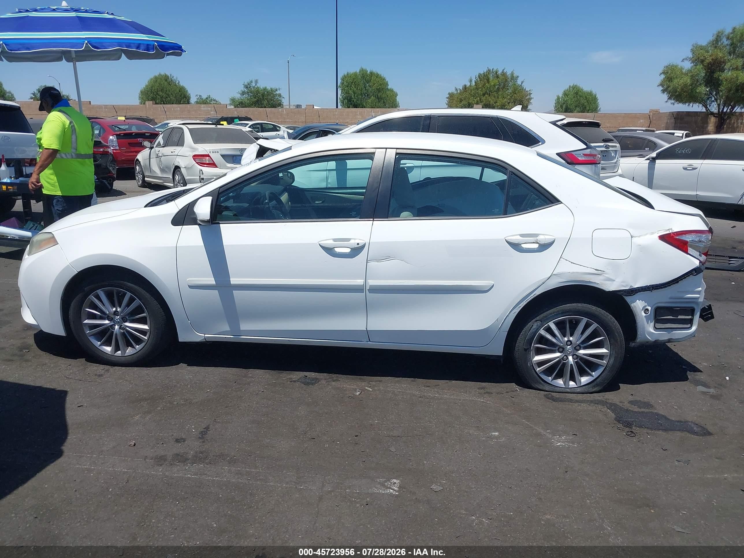 2015 Toyota Corolla Le Plus White vin: 5YFBURHE6FP180424