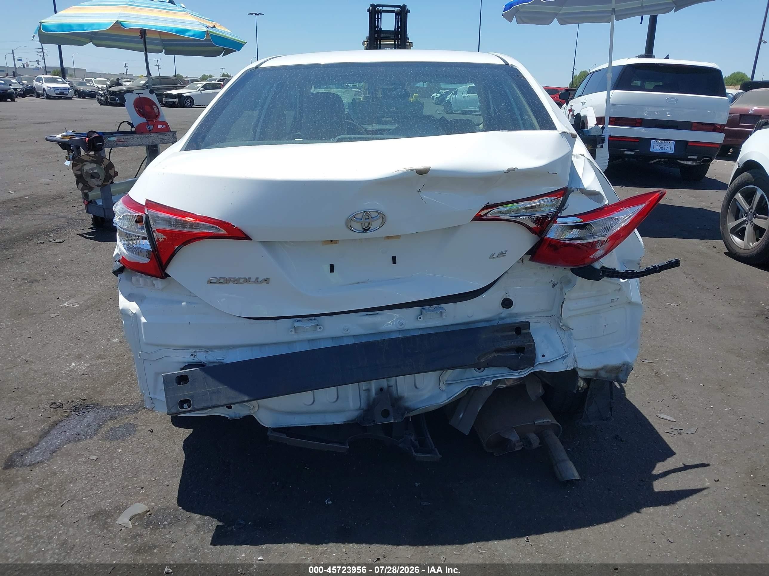 2015 Toyota Corolla Le Plus White vin: 5YFBURHE6FP180424