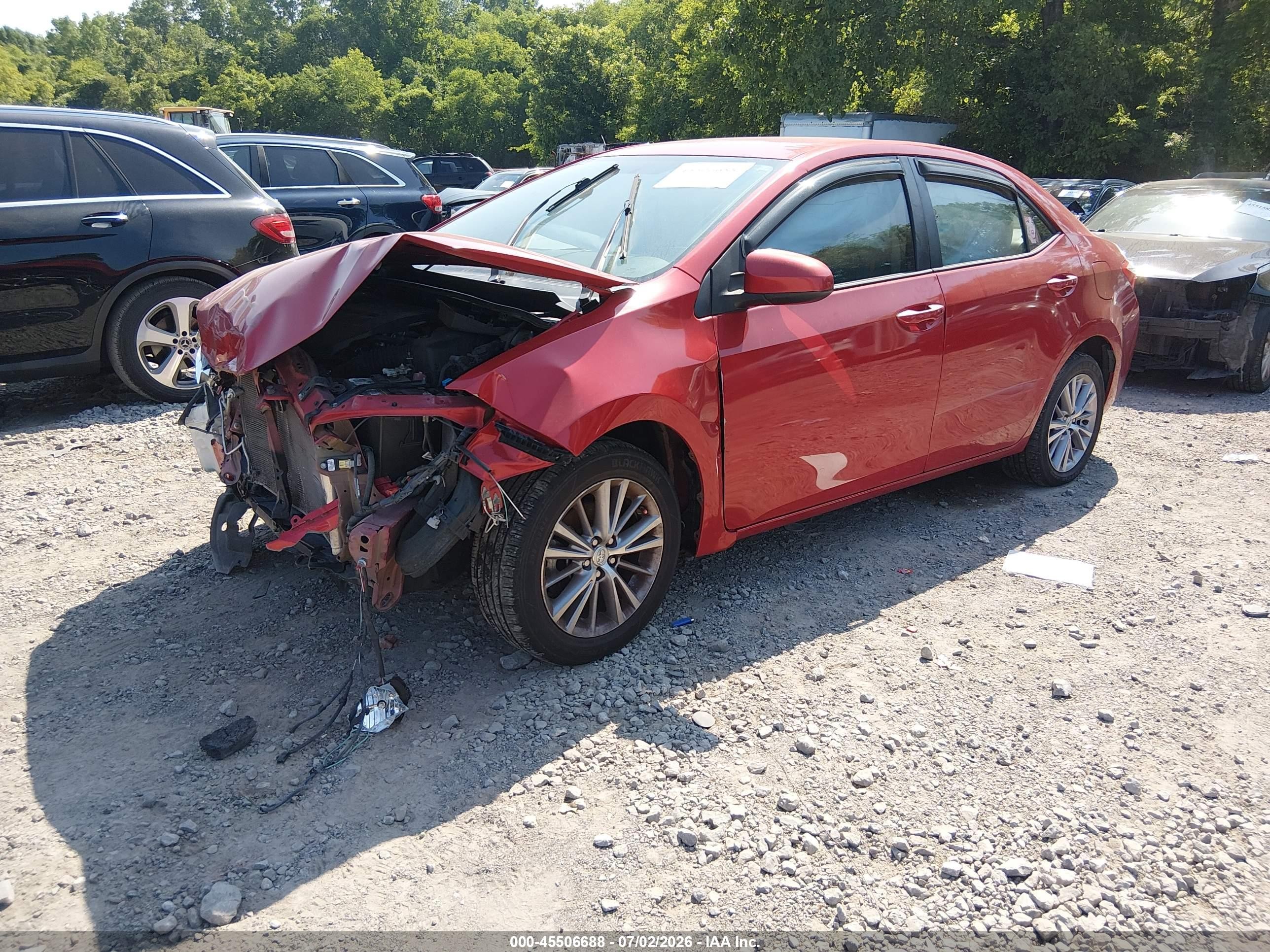 2015 Toyota Corolla Le Plus Red vin: 5YFBURHE6FP189530