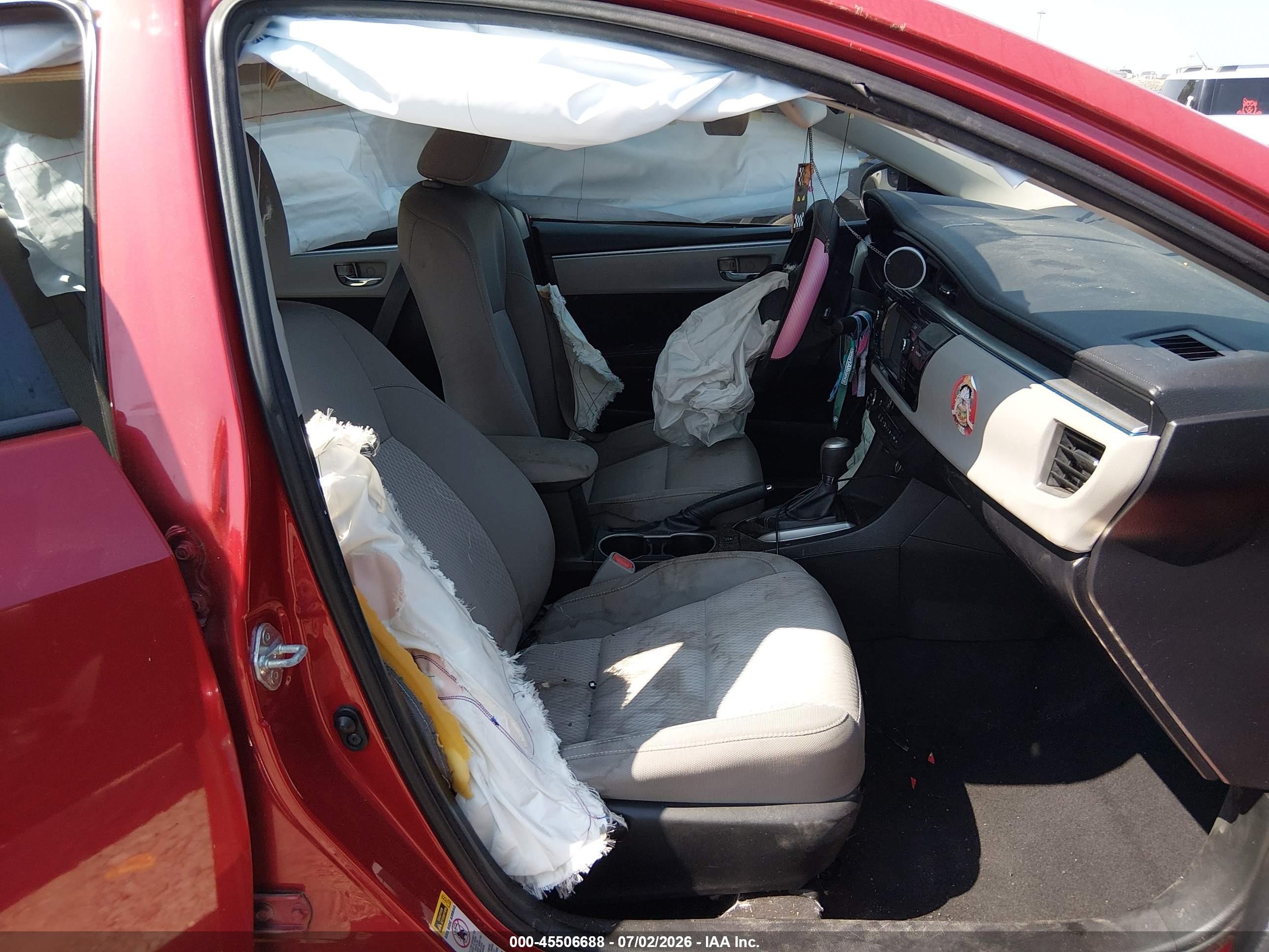 2015 Toyota Corolla Le Plus Red vin: 5YFBURHE6FP189530