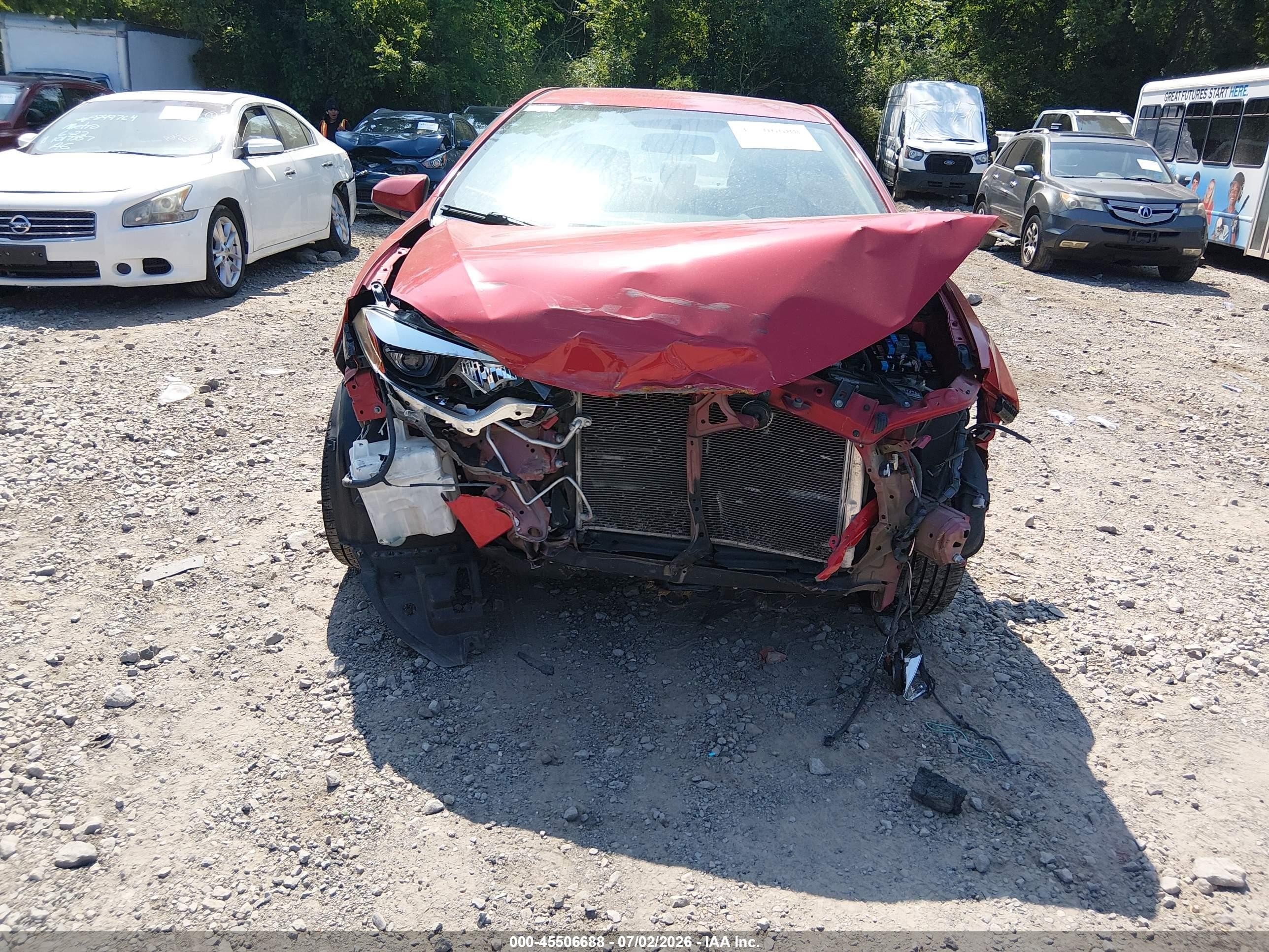 2015 Toyota Corolla Le Plus Red vin: 5YFBURHE6FP189530