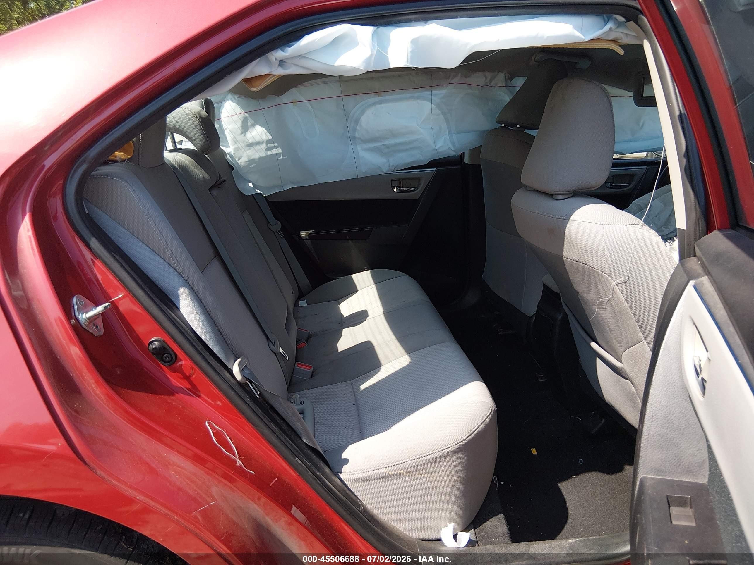 2015 Toyota Corolla Le Plus Red vin: 5YFBURHE6FP189530