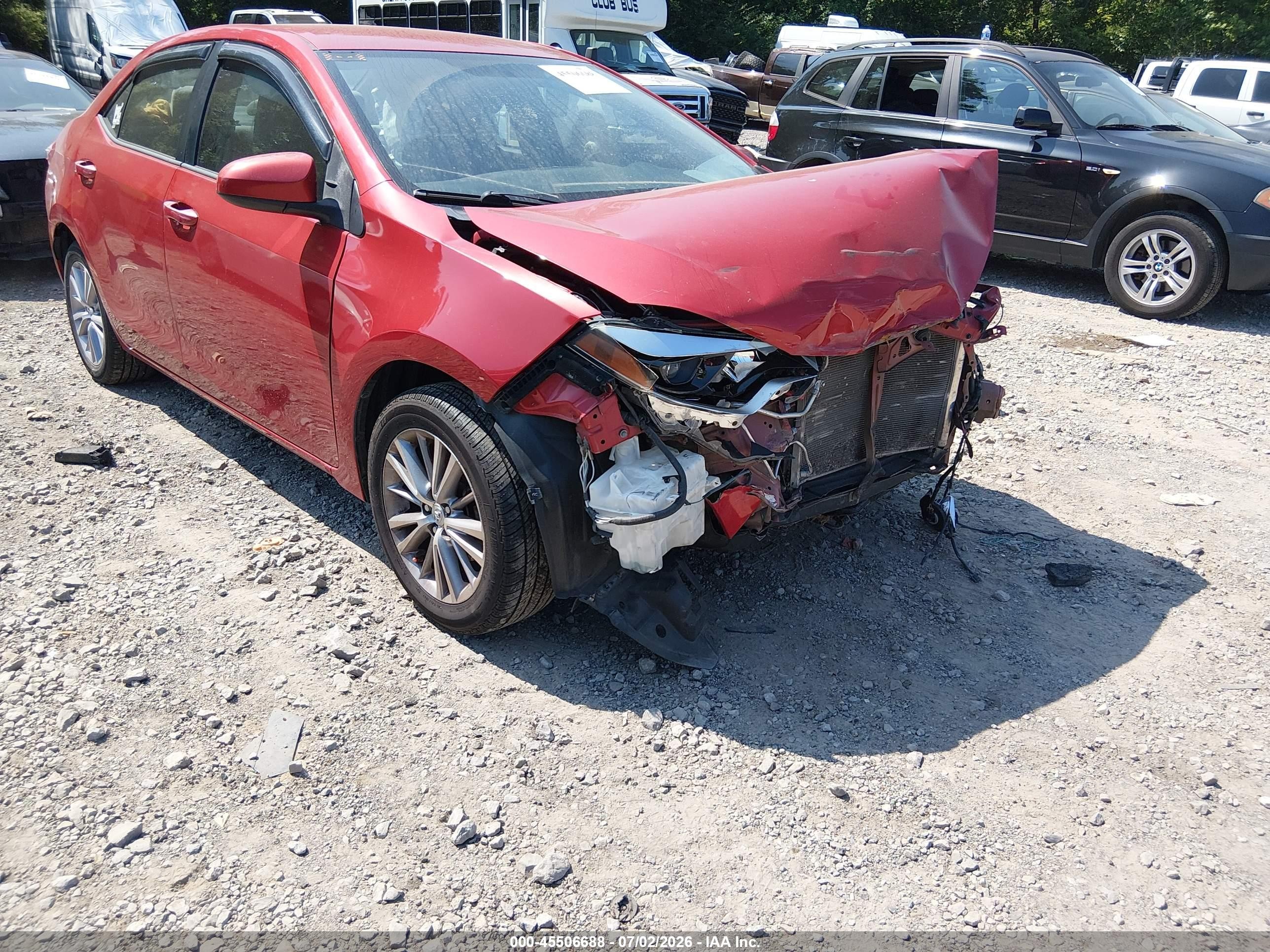 2015 Toyota Corolla Le Plus Red vin: 5YFBURHE6FP189530