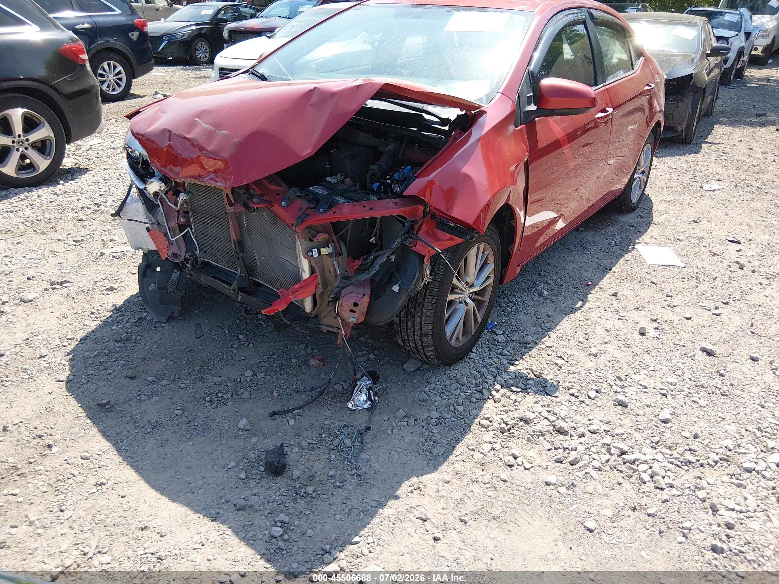 2015 Toyota Corolla Le Plus Red vin: 5YFBURHE6FP189530