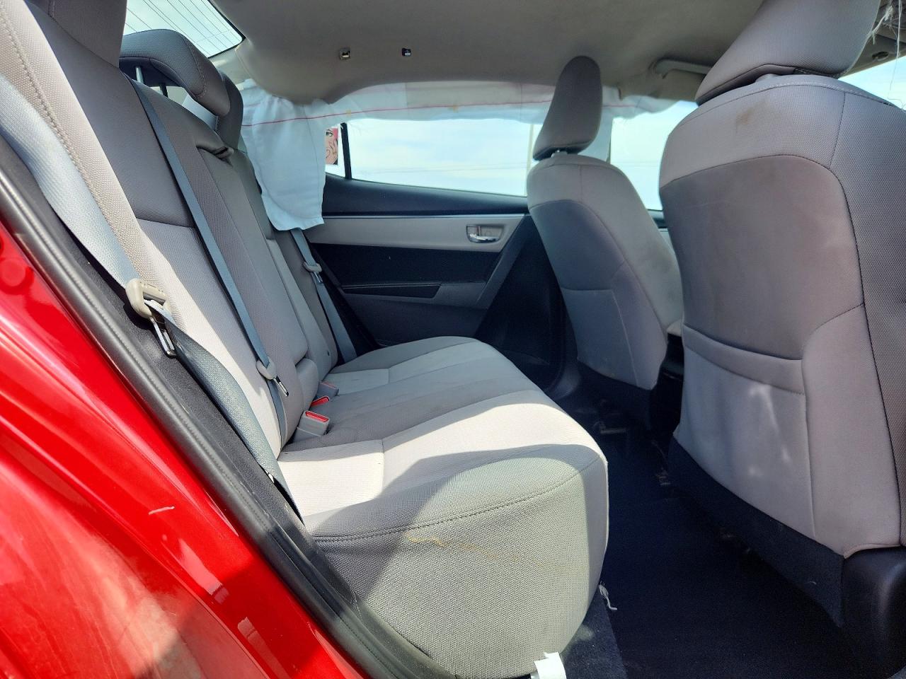 2015 Toyota Corolla Le Plus Red vin: 5YFBURHE6FP189530