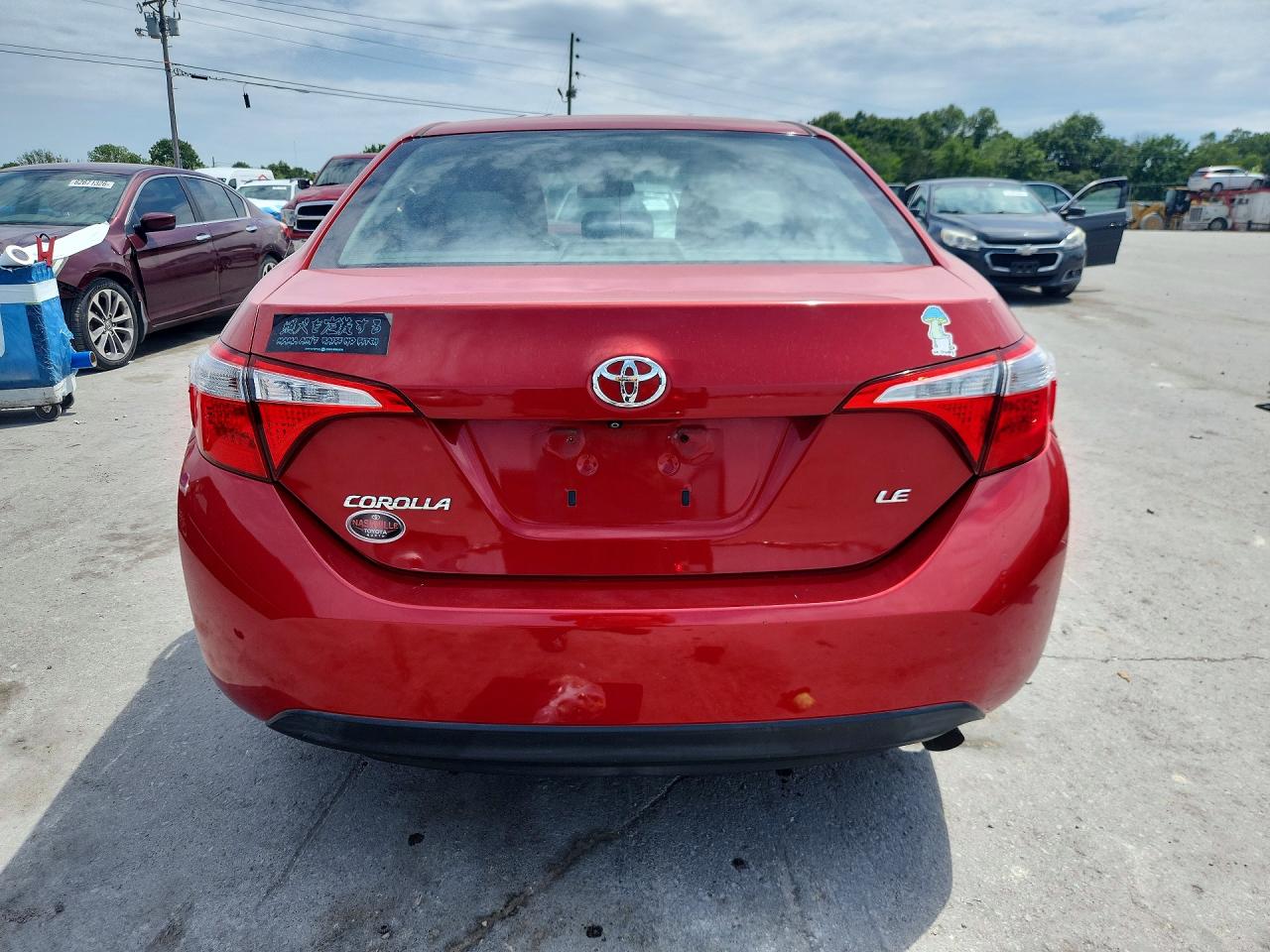 2015 Toyota Corolla Le Plus Red vin: 5YFBURHE6FP189530