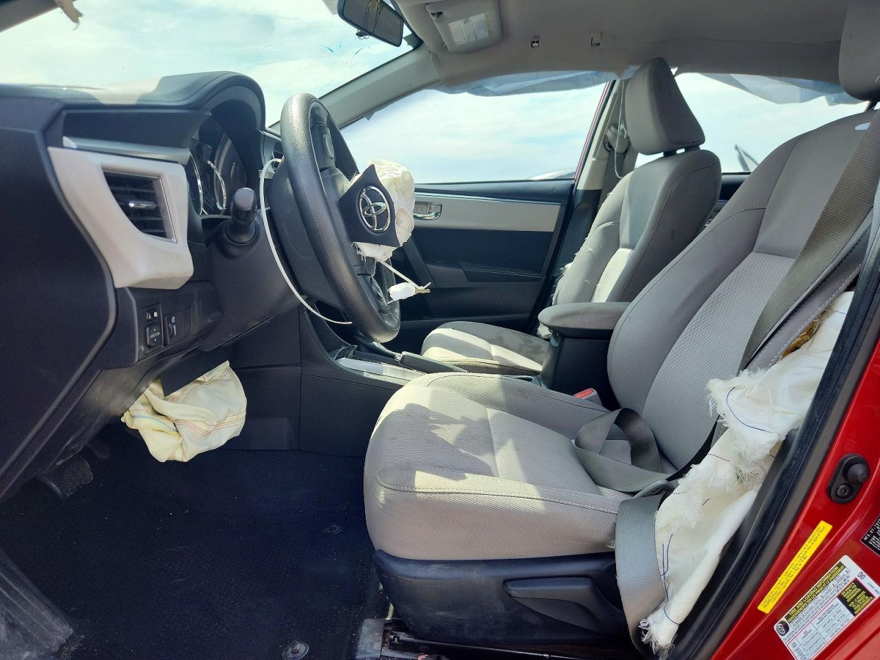 2015 Toyota Corolla Le Plus Red vin: 5YFBURHE6FP189530