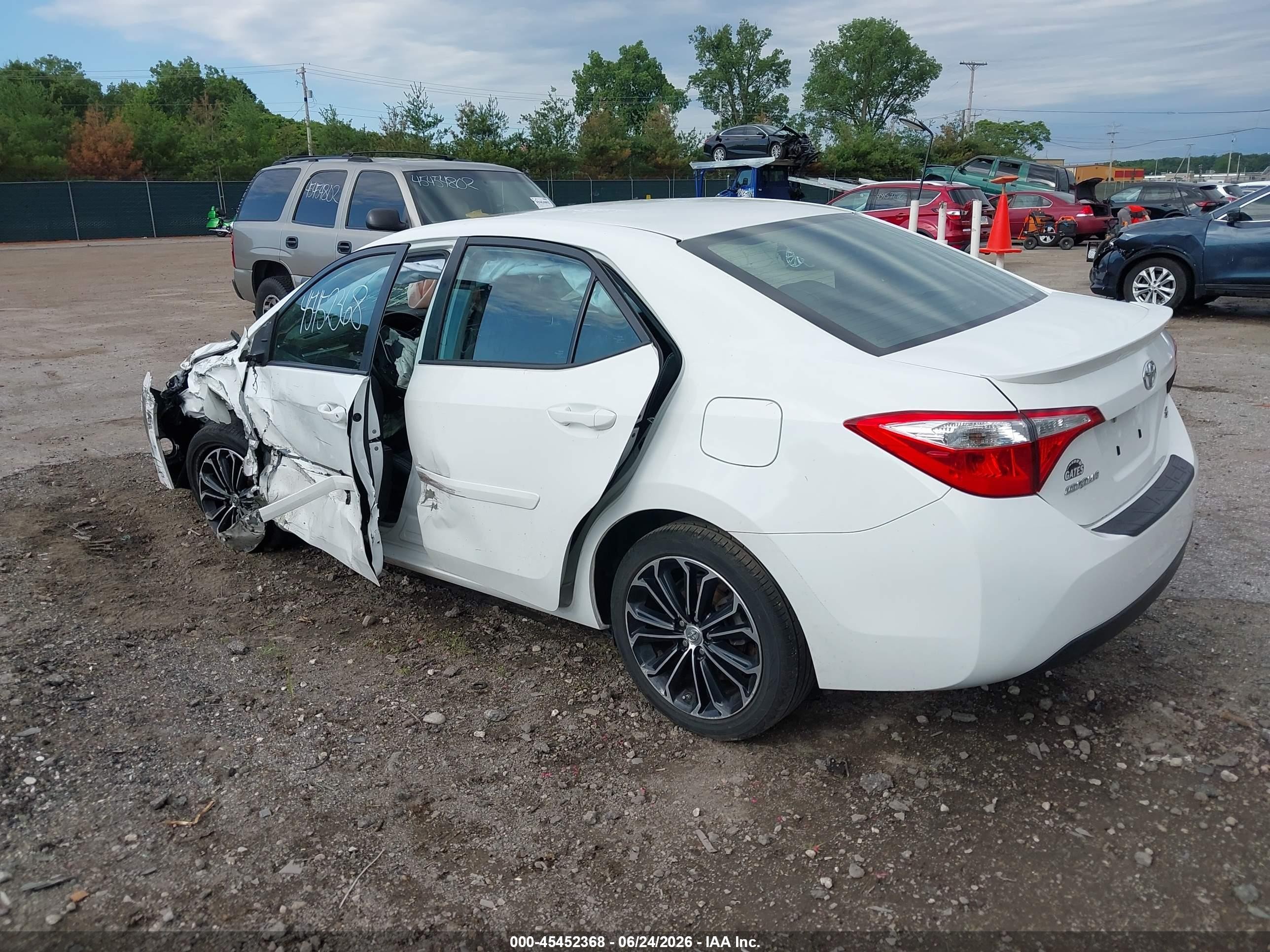 2015 Toyota Corolla S Plus White vin: 5YFBURHE6FP190094
