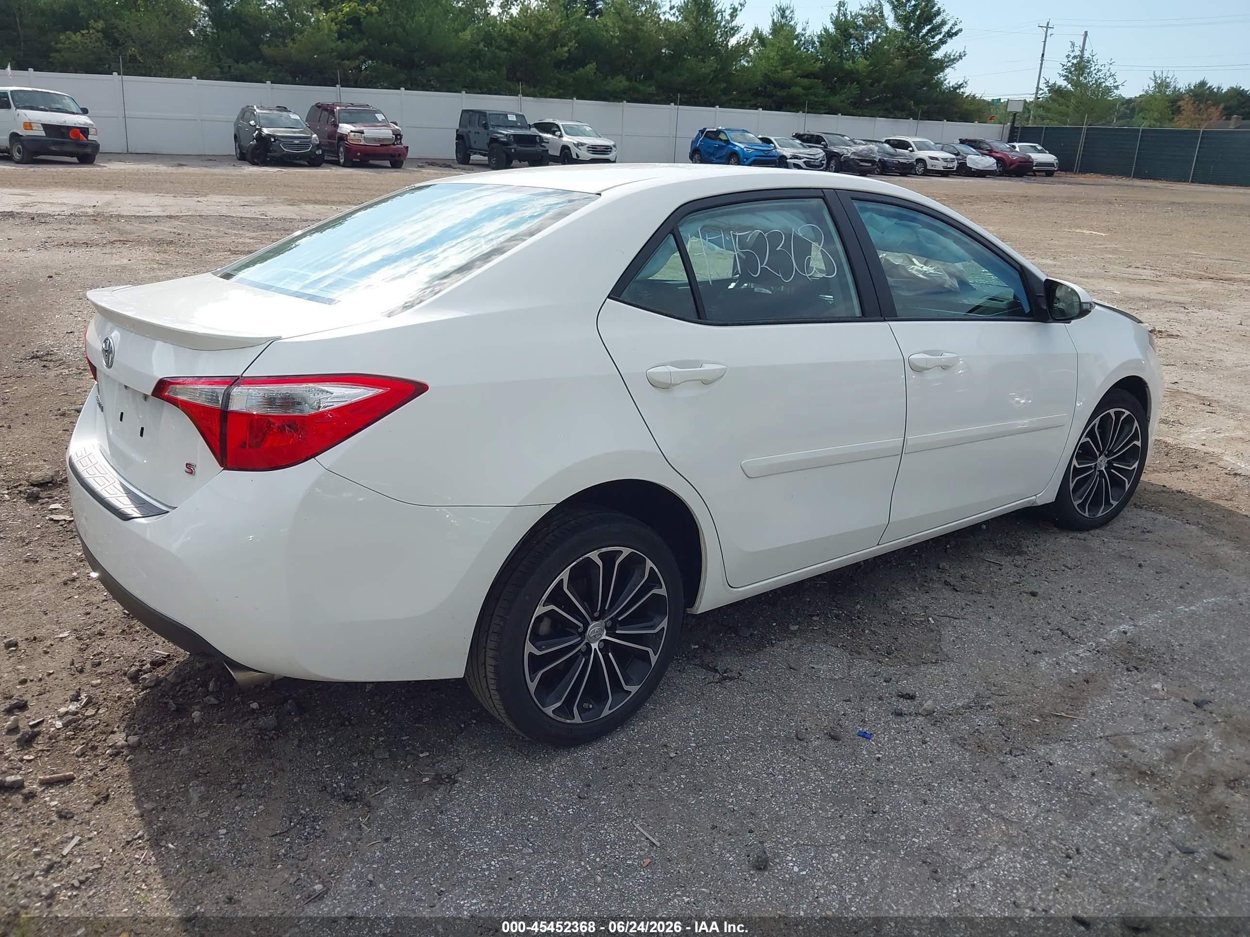 2015 Toyota Corolla S Plus White vin: 5YFBURHE6FP190094