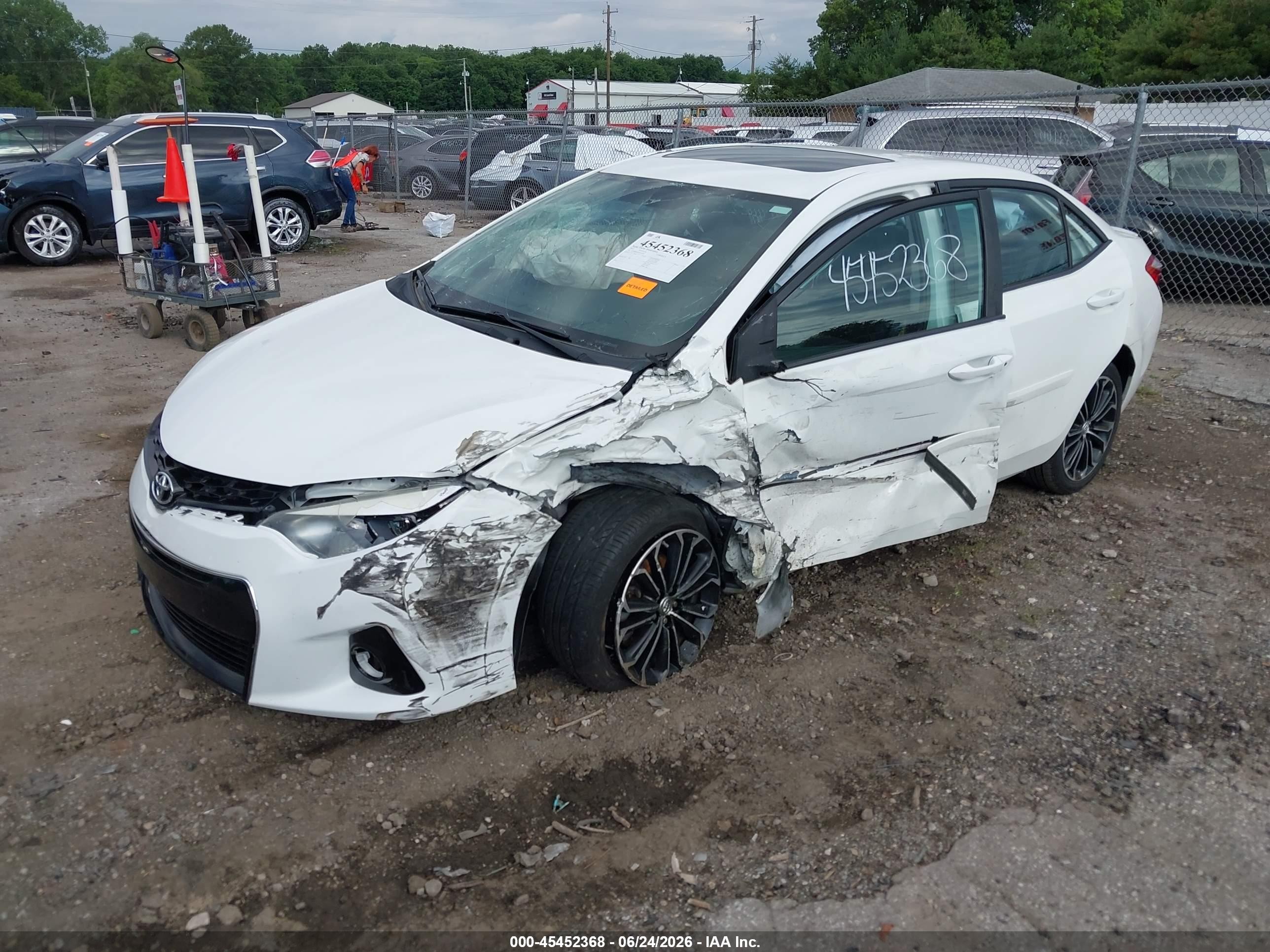 2015 Toyota Corolla S Plus White vin: 5YFBURHE6FP190094