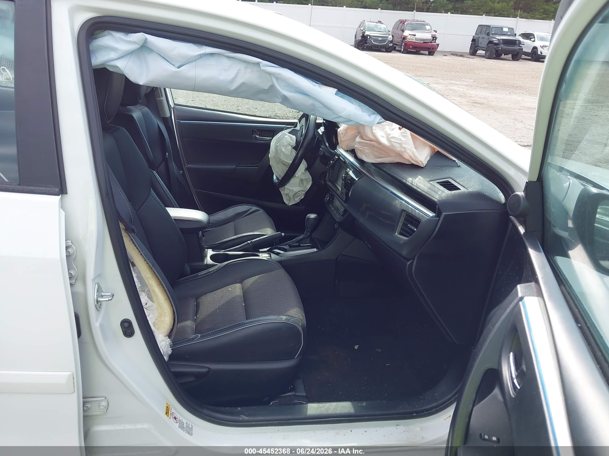 2015 Toyota Corolla S Plus White vin: 5YFBURHE6FP190094