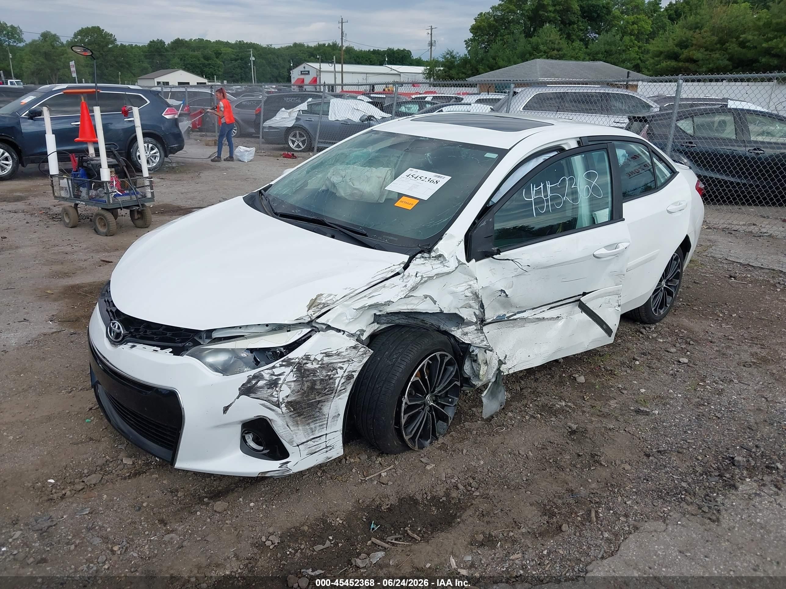 2015 Toyota Corolla S Plus White vin: 5YFBURHE6FP190094