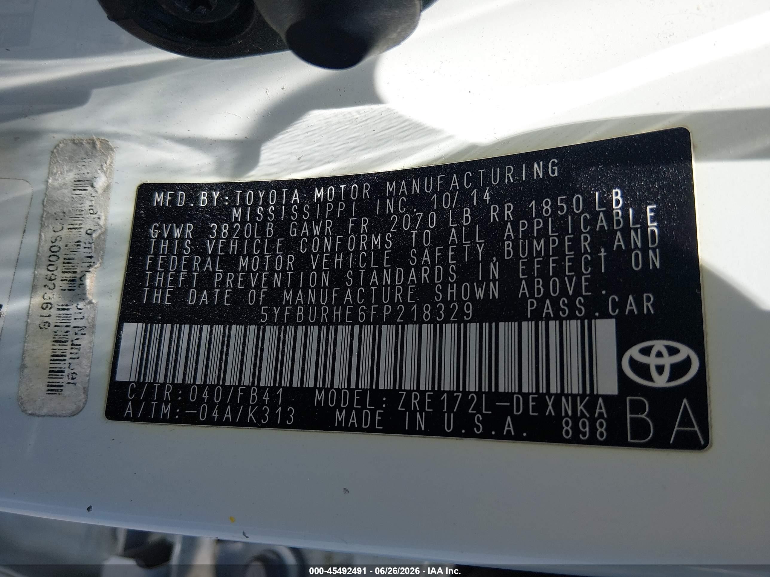 2015 Toyota Corolla Le White vin: 5YFBURHE6FP218329