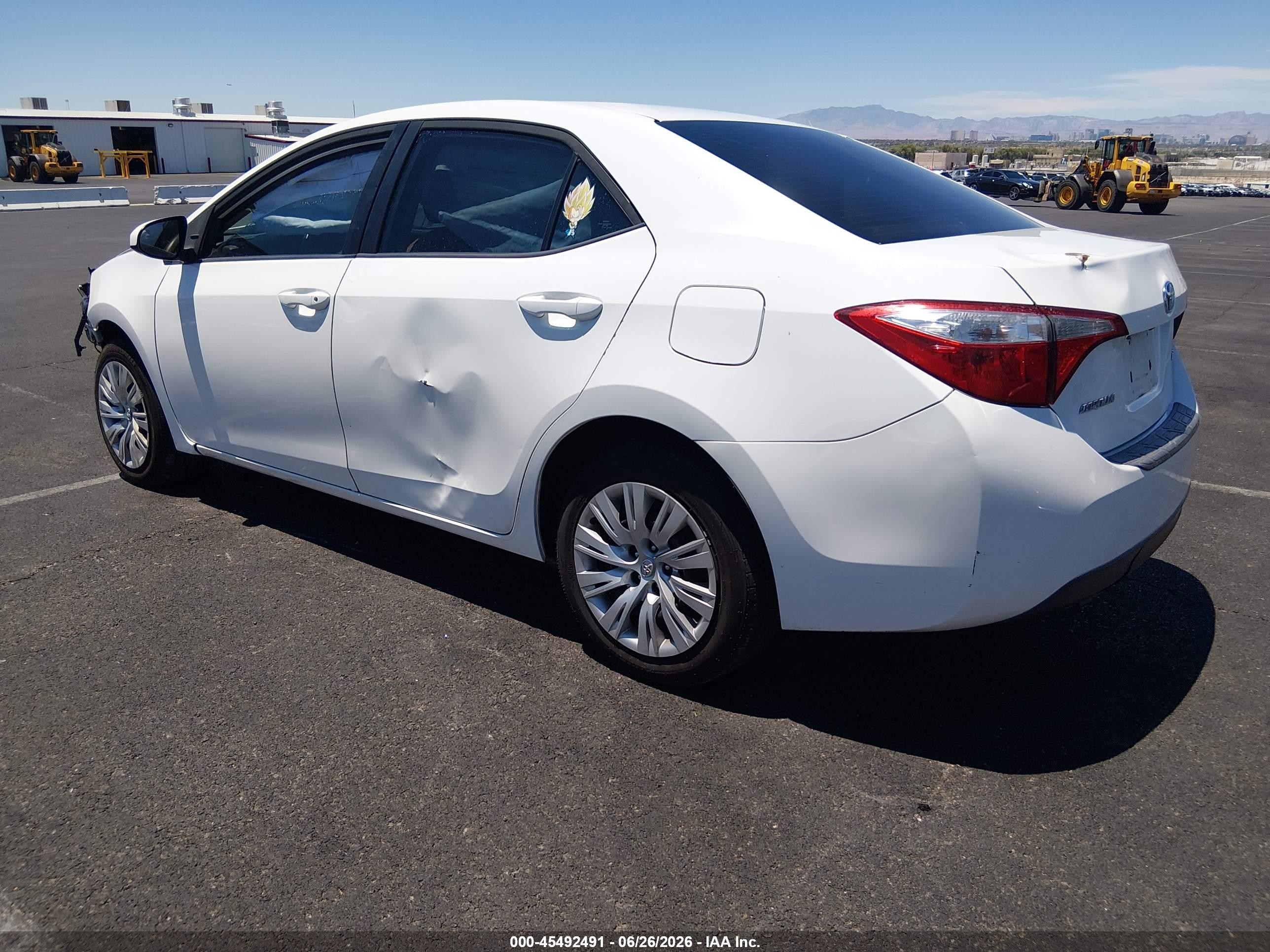 2015 Toyota Corolla Le White vin: 5YFBURHE6FP218329