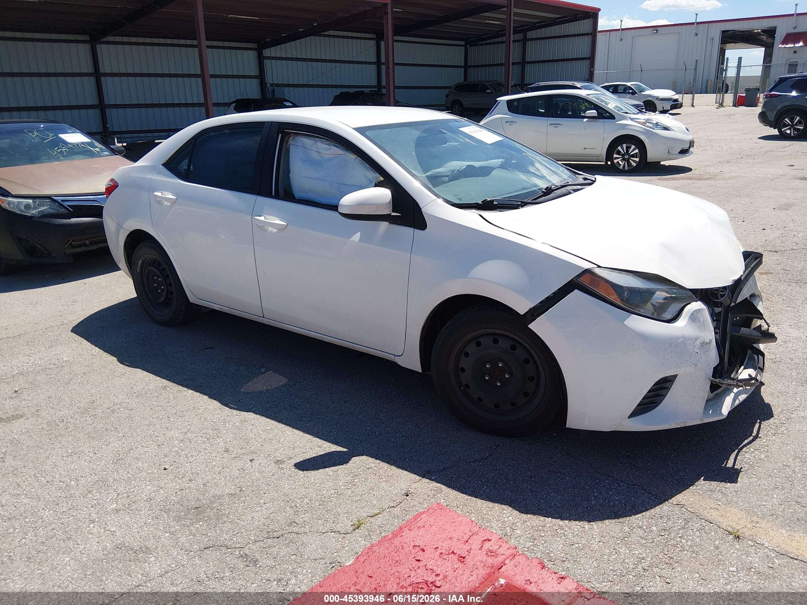 2015 Toyota Corolla Le White vin: 5YFBURHE6FP244705