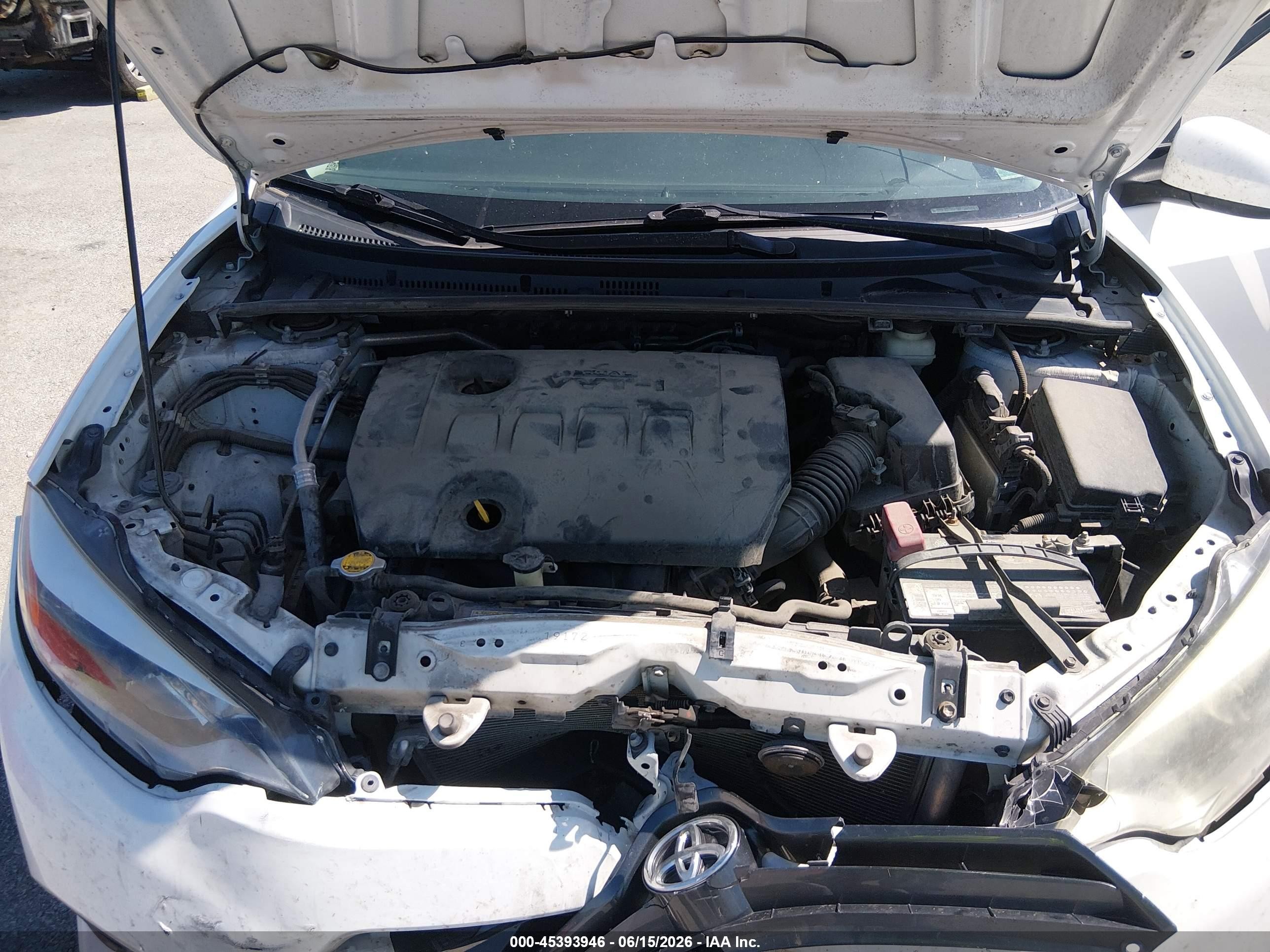 2015 Toyota Corolla Le White vin: 5YFBURHE6FP244705