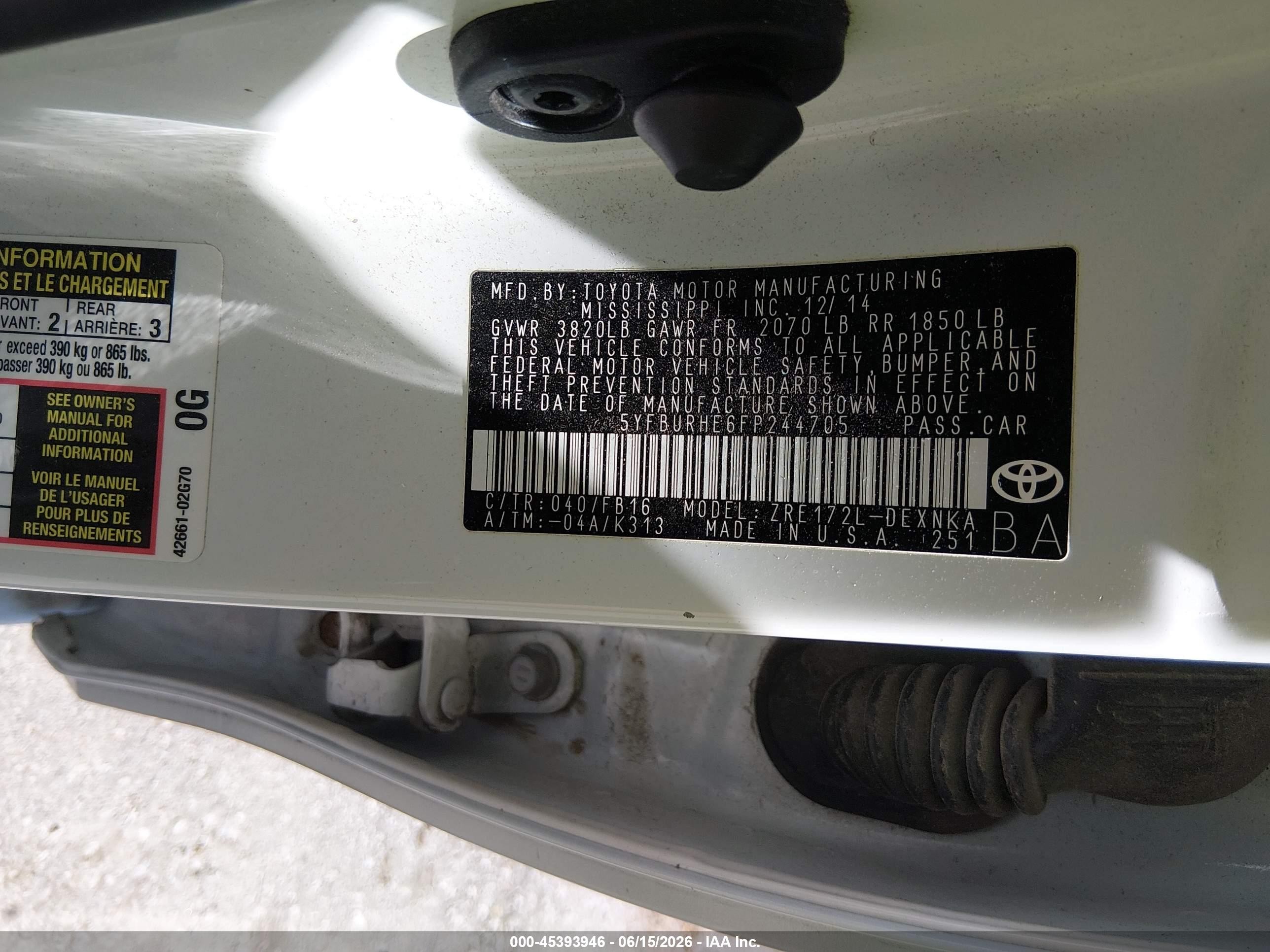 2015 Toyota Corolla Le White vin: 5YFBURHE6FP244705