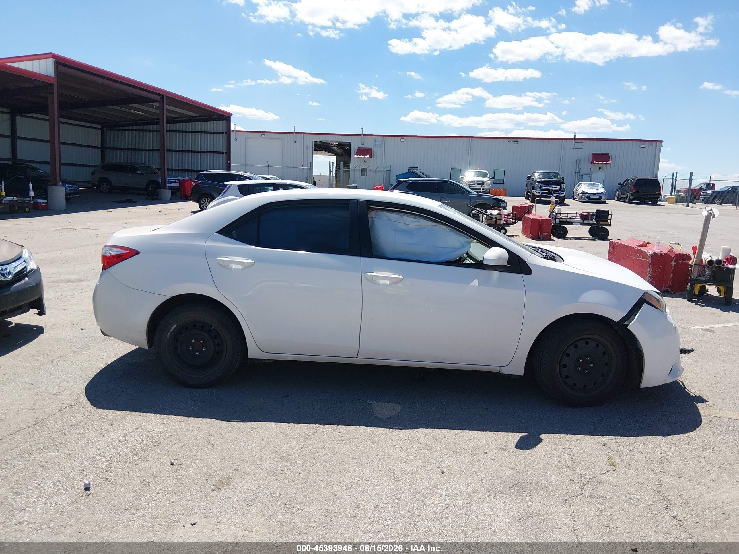 2015 Toyota Corolla Le White vin: 5YFBURHE6FP244705